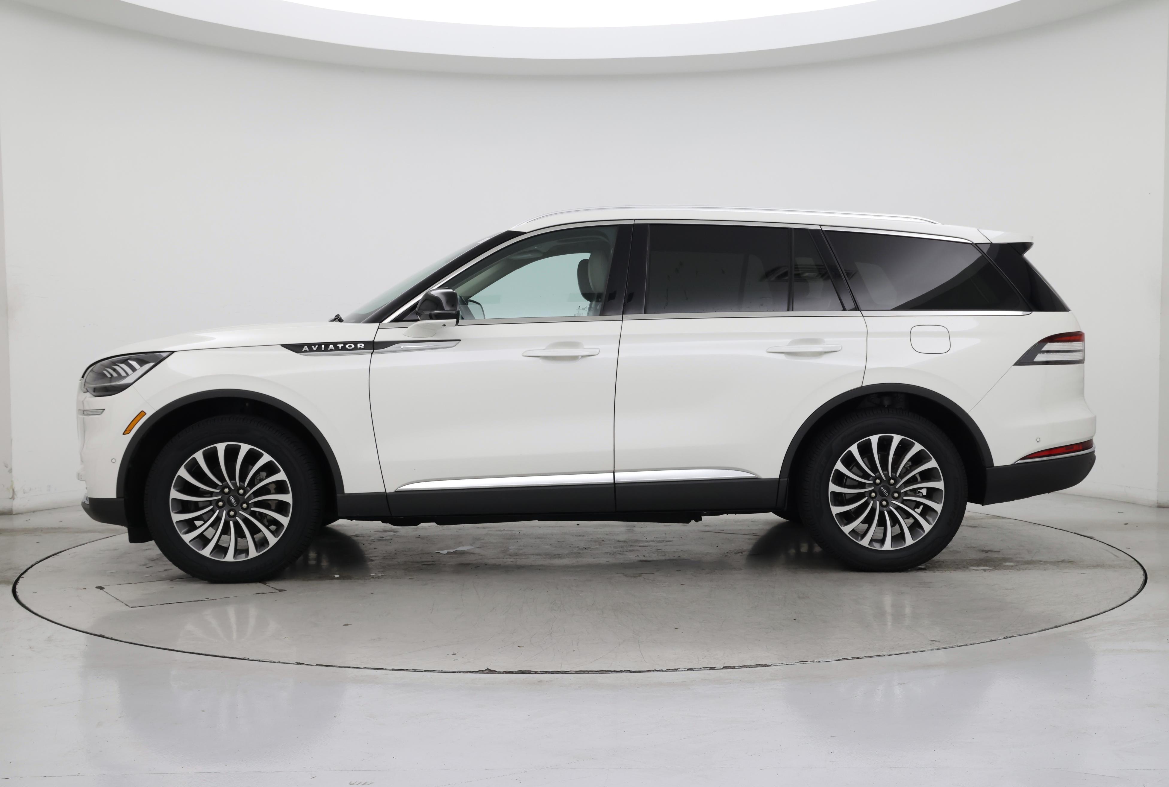 Thumbnail: 2022 Lincoln Aviator - 3