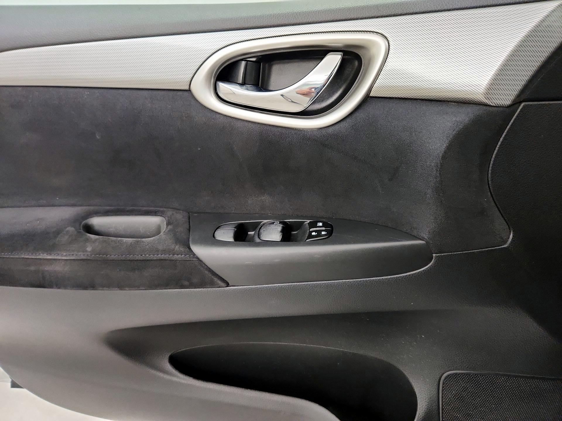 Thumbnail: 2014 Nissan Sentra - 12