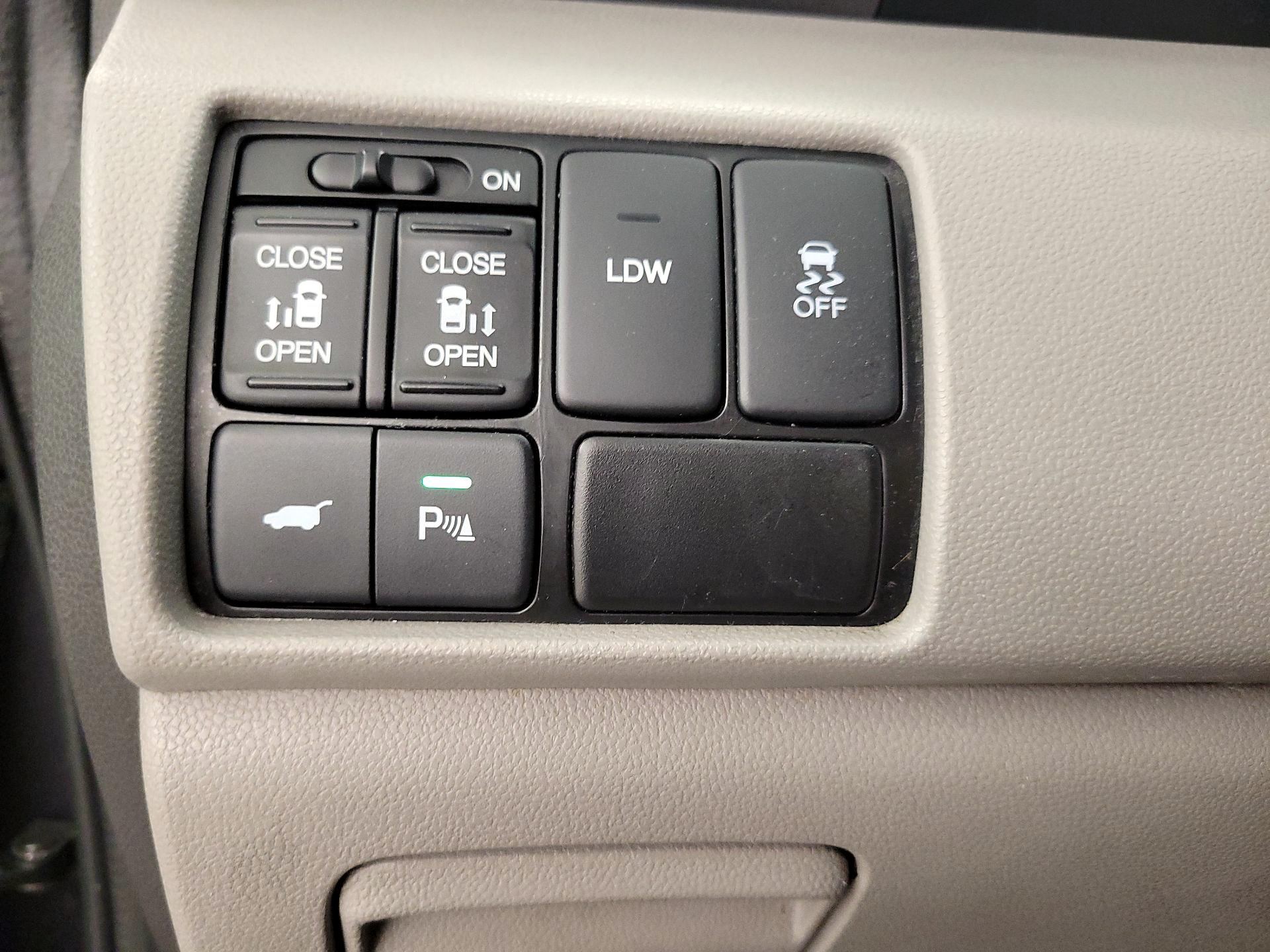 Thumbnail: 2015 Honda Odyssey - 12