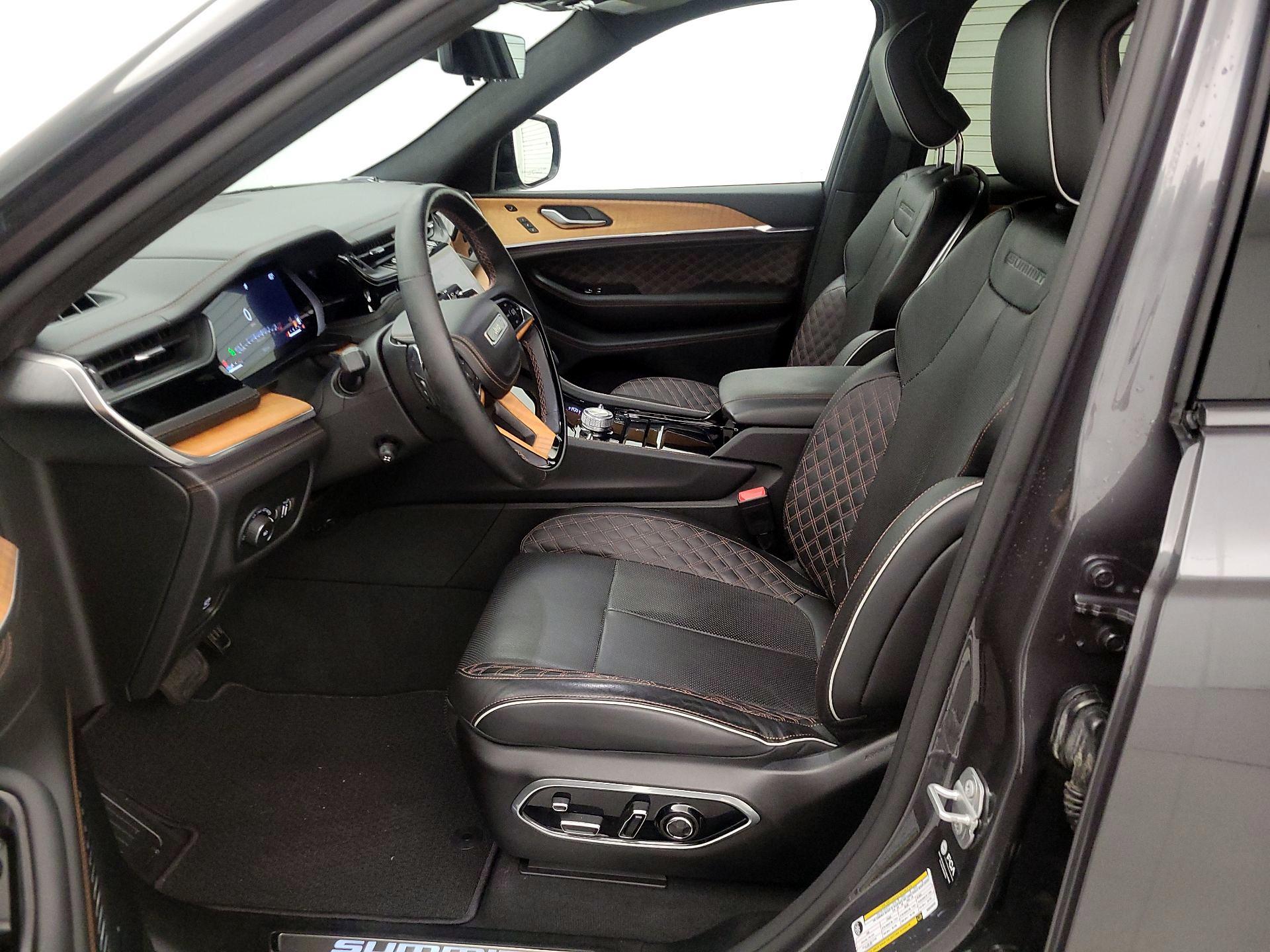 Thumbnail: 2022 Jeep Grand Cherokee - 11