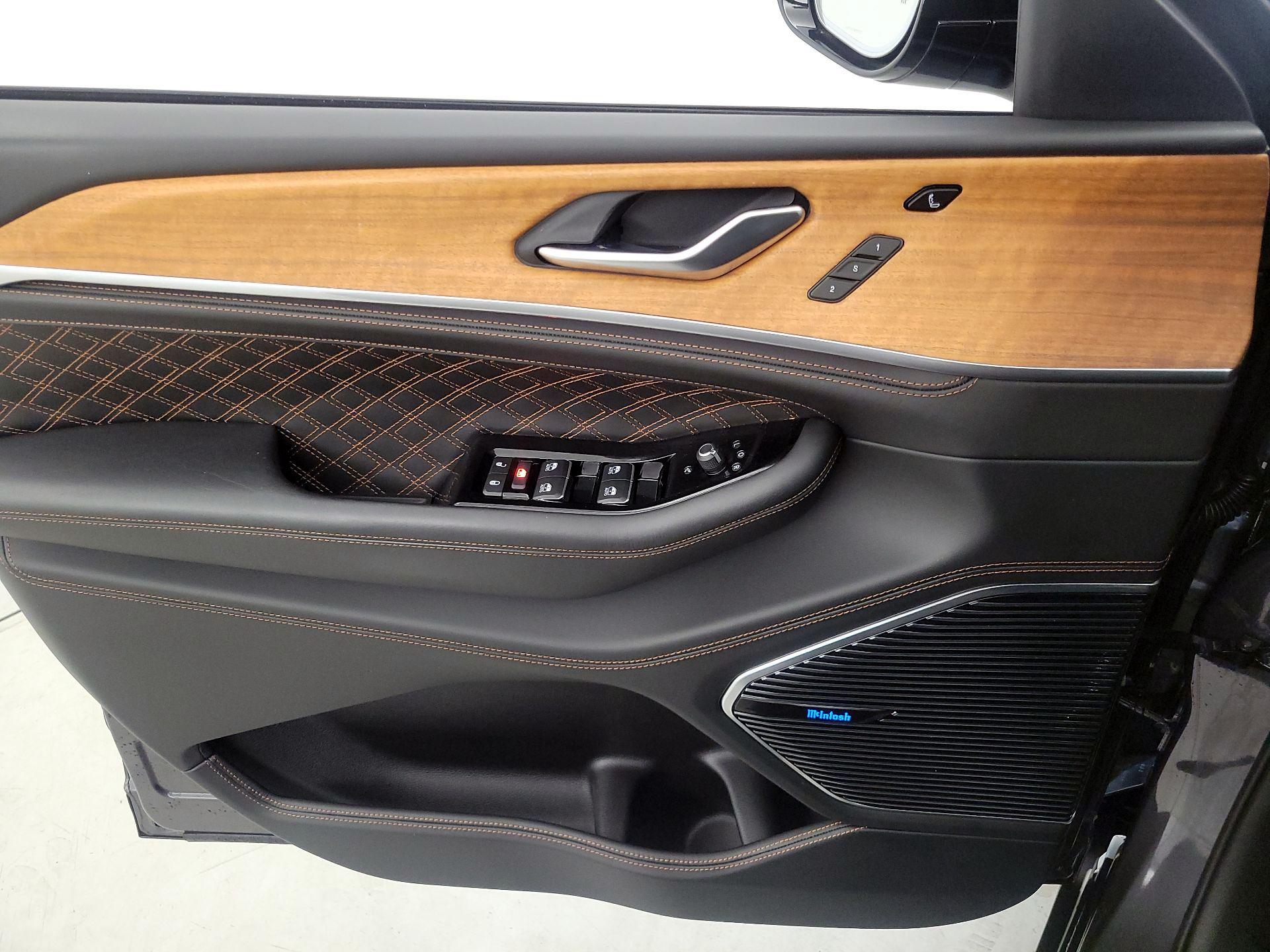 Thumbnail: 2022 Jeep Grand Cherokee - 12