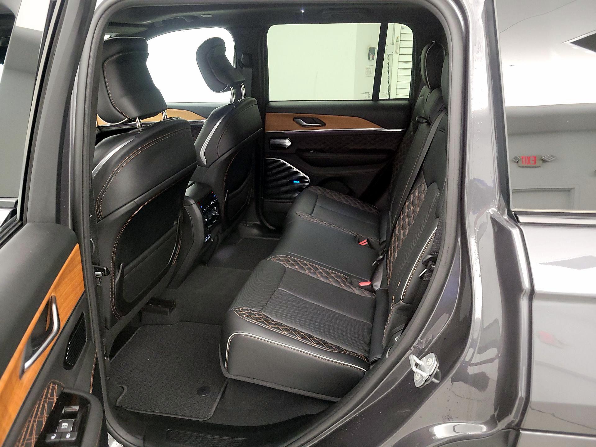 Thumbnail: 2022 Jeep Grand Cherokee - 18