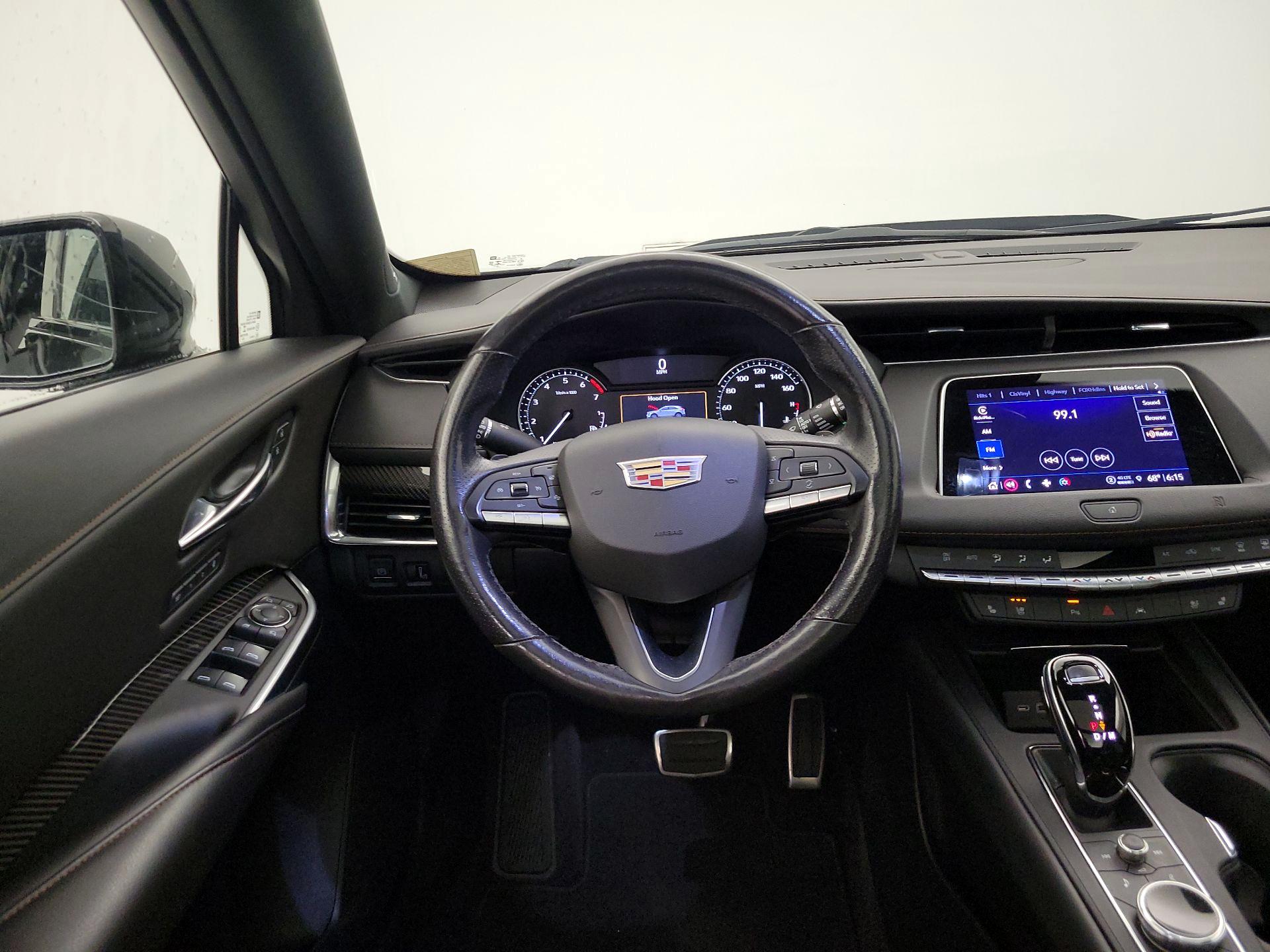 Thumbnail: 2021 Cadillac XT4 - 10