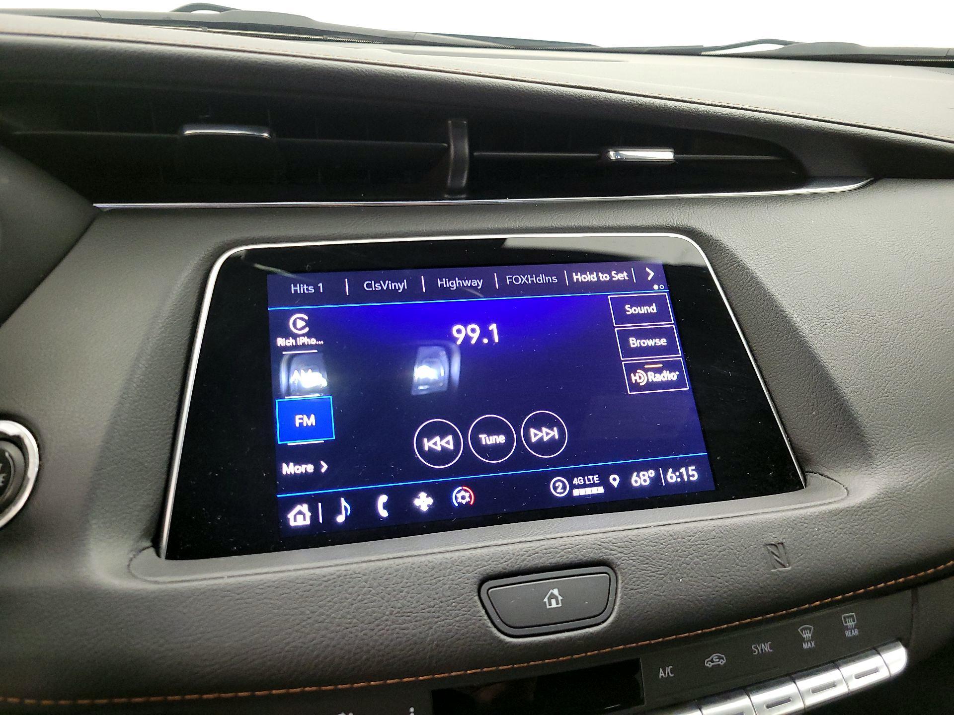 Thumbnail: 2021 Cadillac XT4 - 15