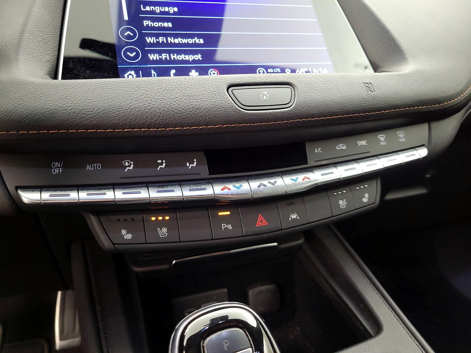 Thumbnail: 2021 Cadillac XT4 - 16