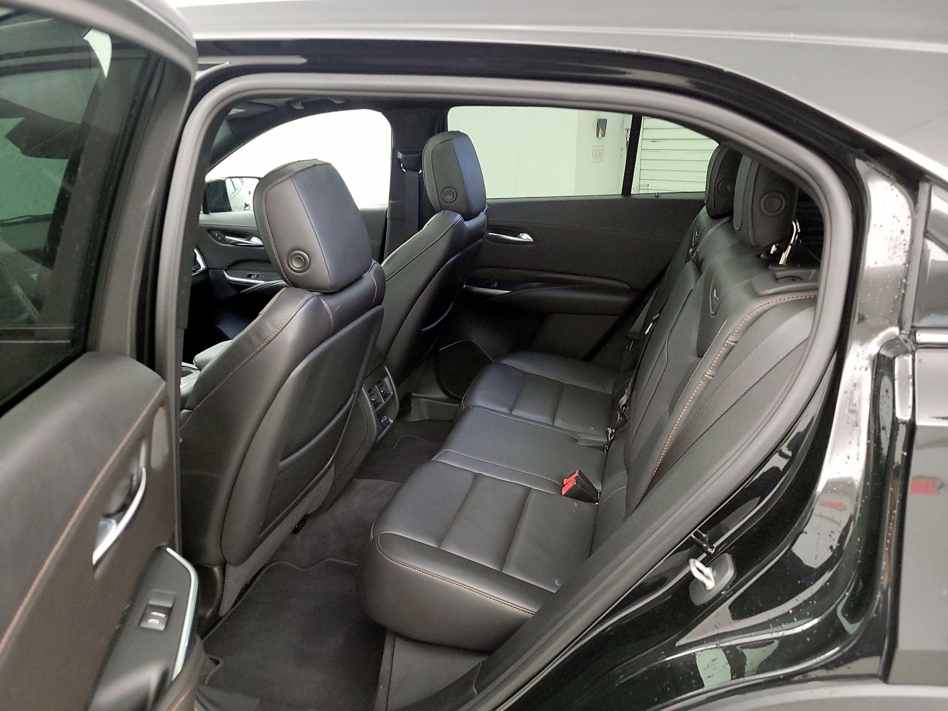 Thumbnail: 2021 Cadillac XT4 - 20