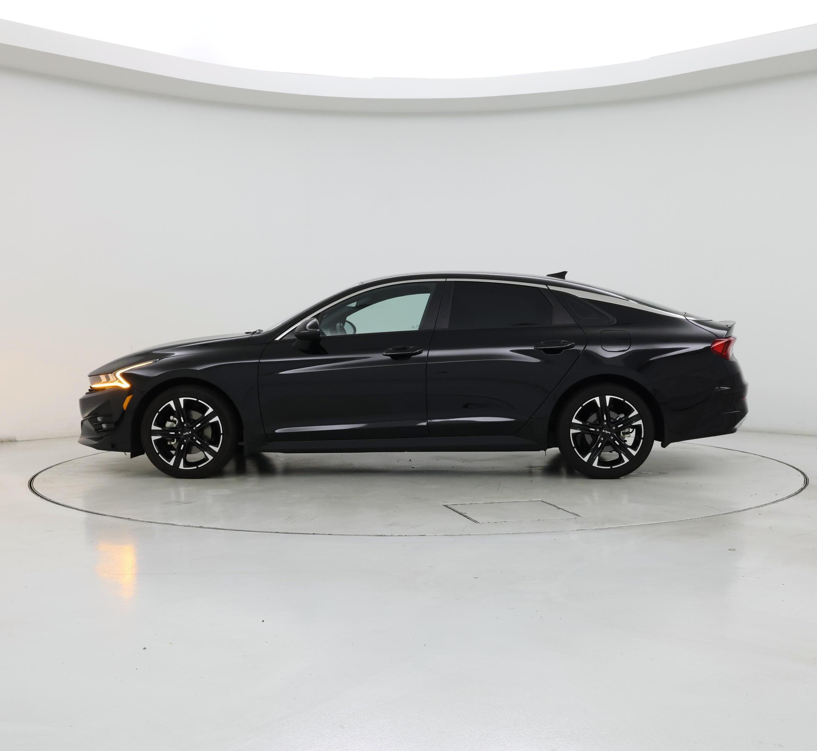 Thumbnail: 2023 Kia K5 - 3