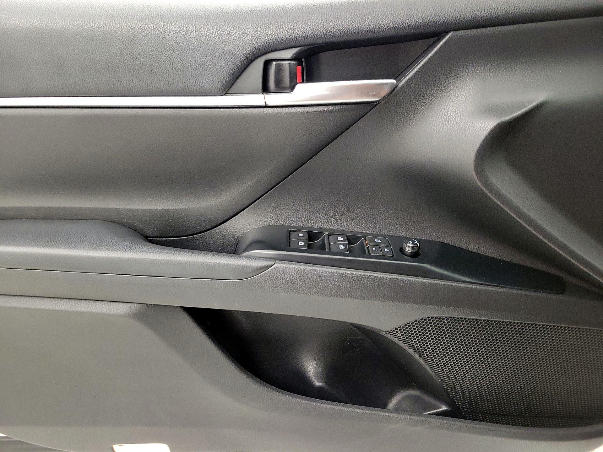 Thumbnail: 2019 Toyota Camry - 12