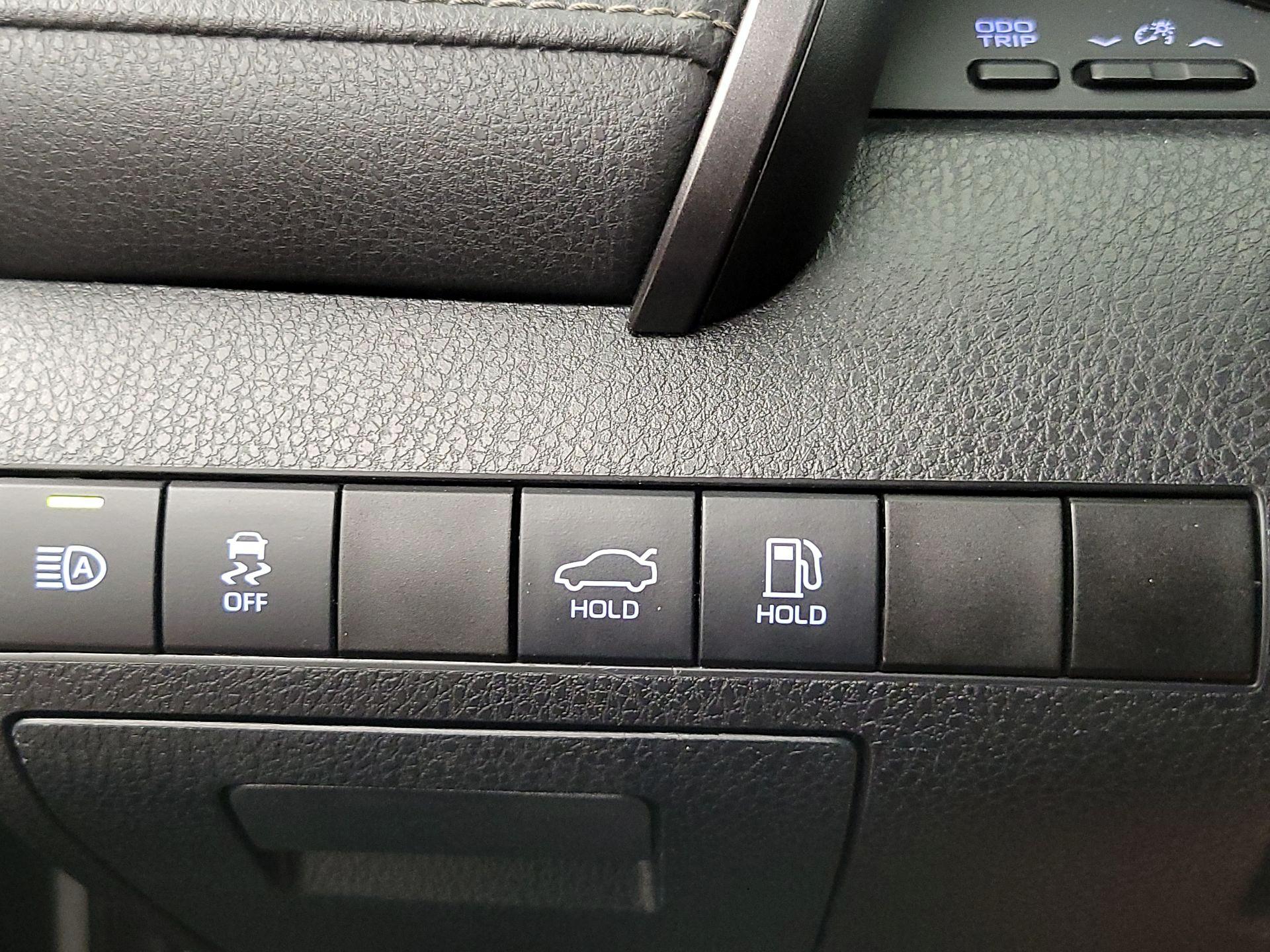 Thumbnail: 2019 Toyota Camry - 13