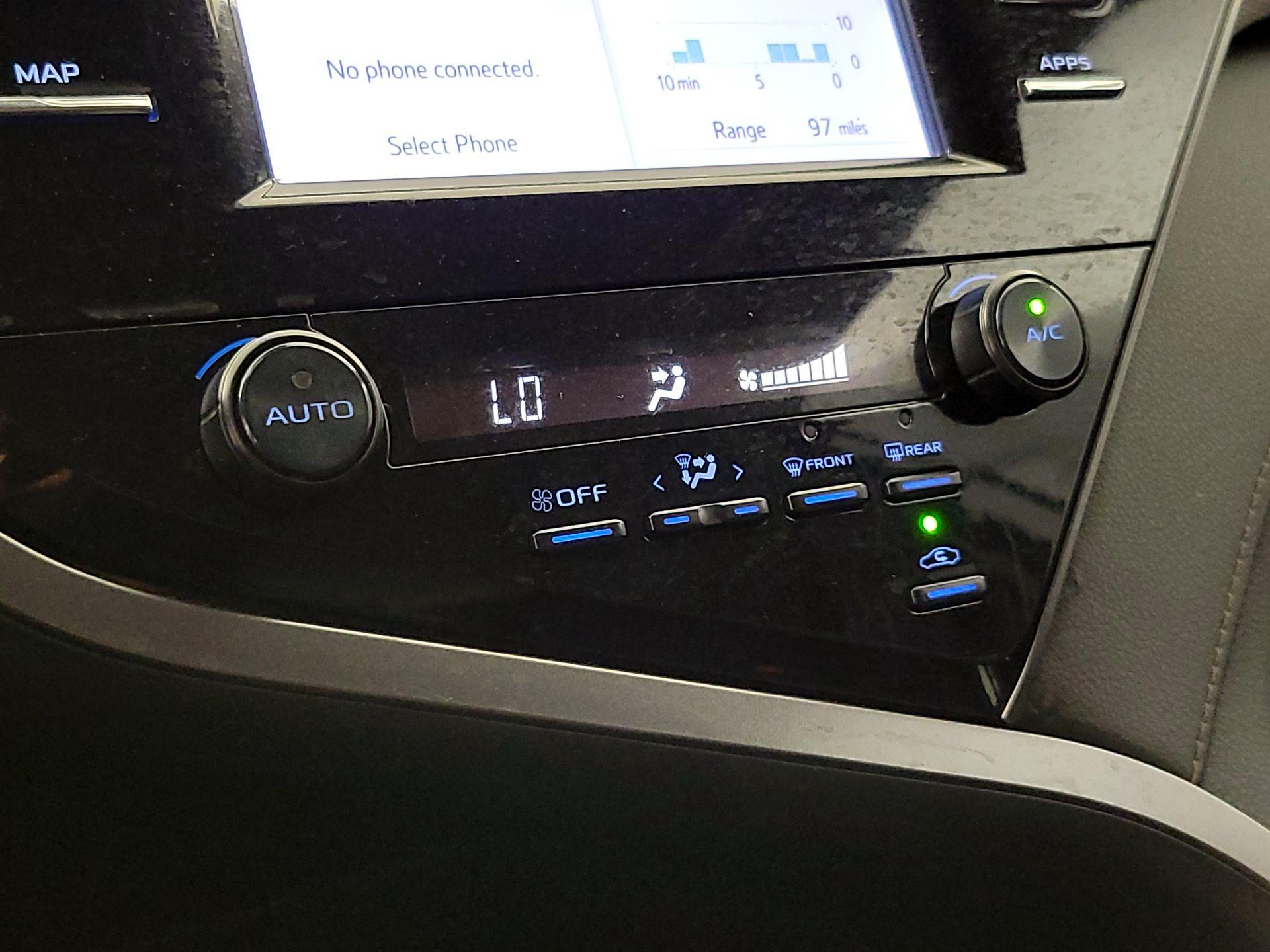 Thumbnail: 2019 Toyota Camry - 16