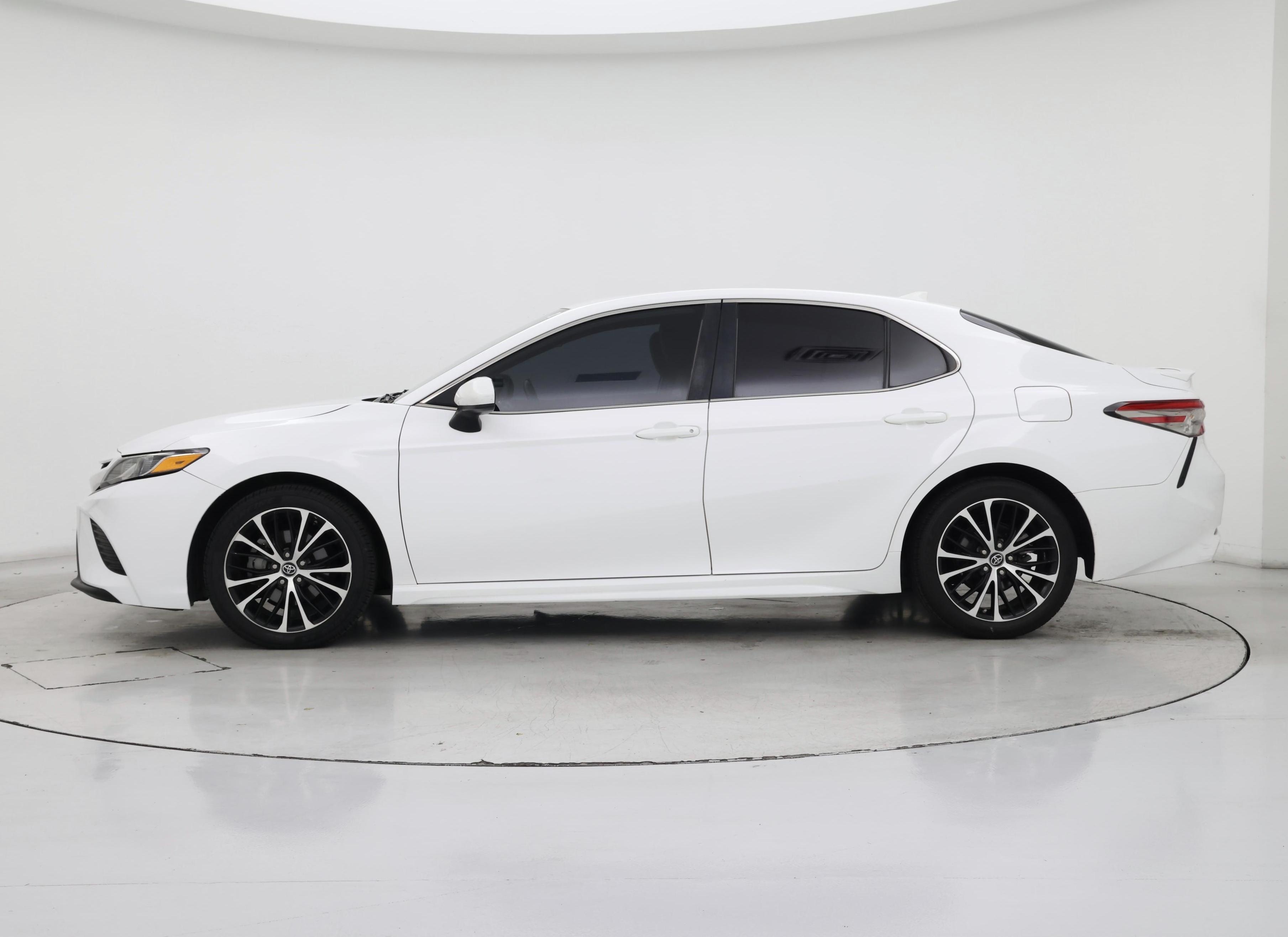 Thumbnail: 2019 Toyota Camry - 3