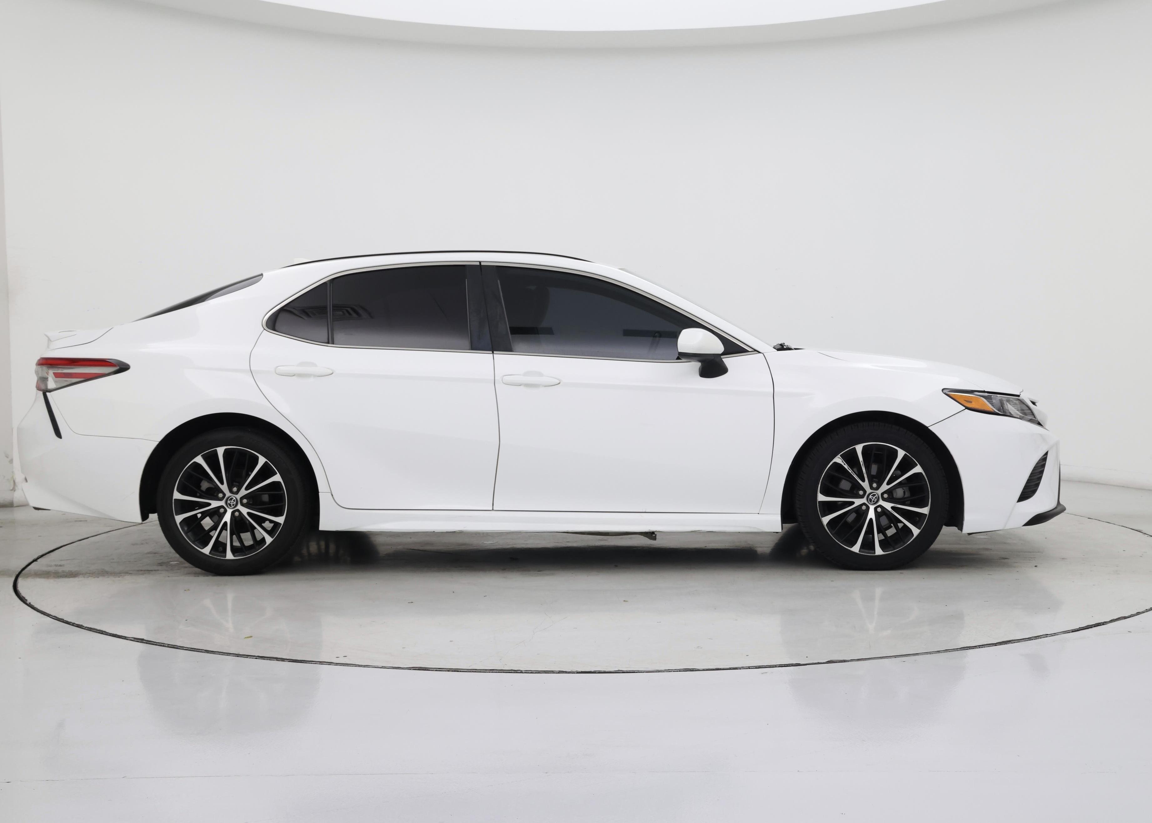 Thumbnail: 2019 Toyota Camry - 7