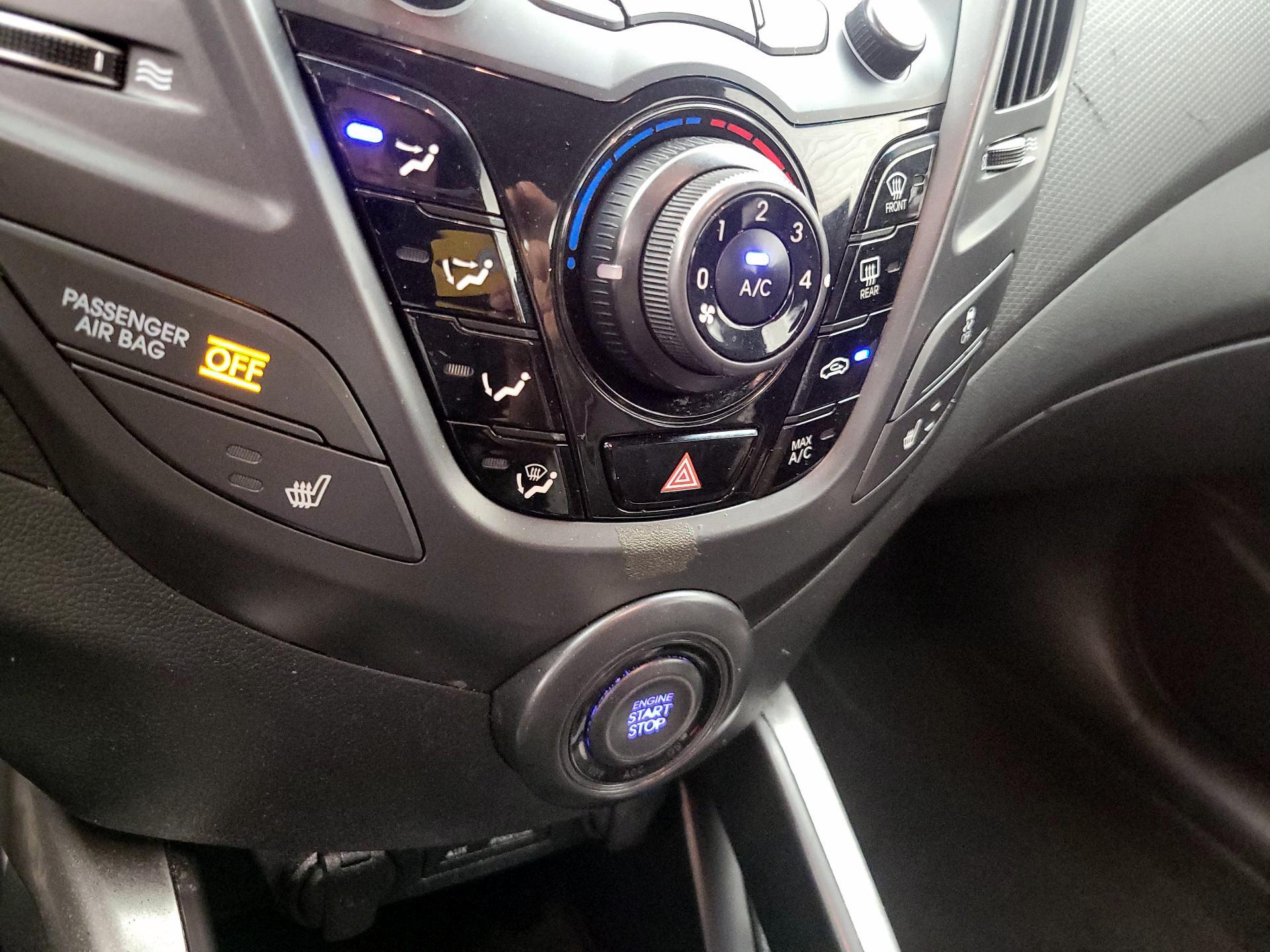 Thumbnail: 2014 Hyundai Veloster - 16