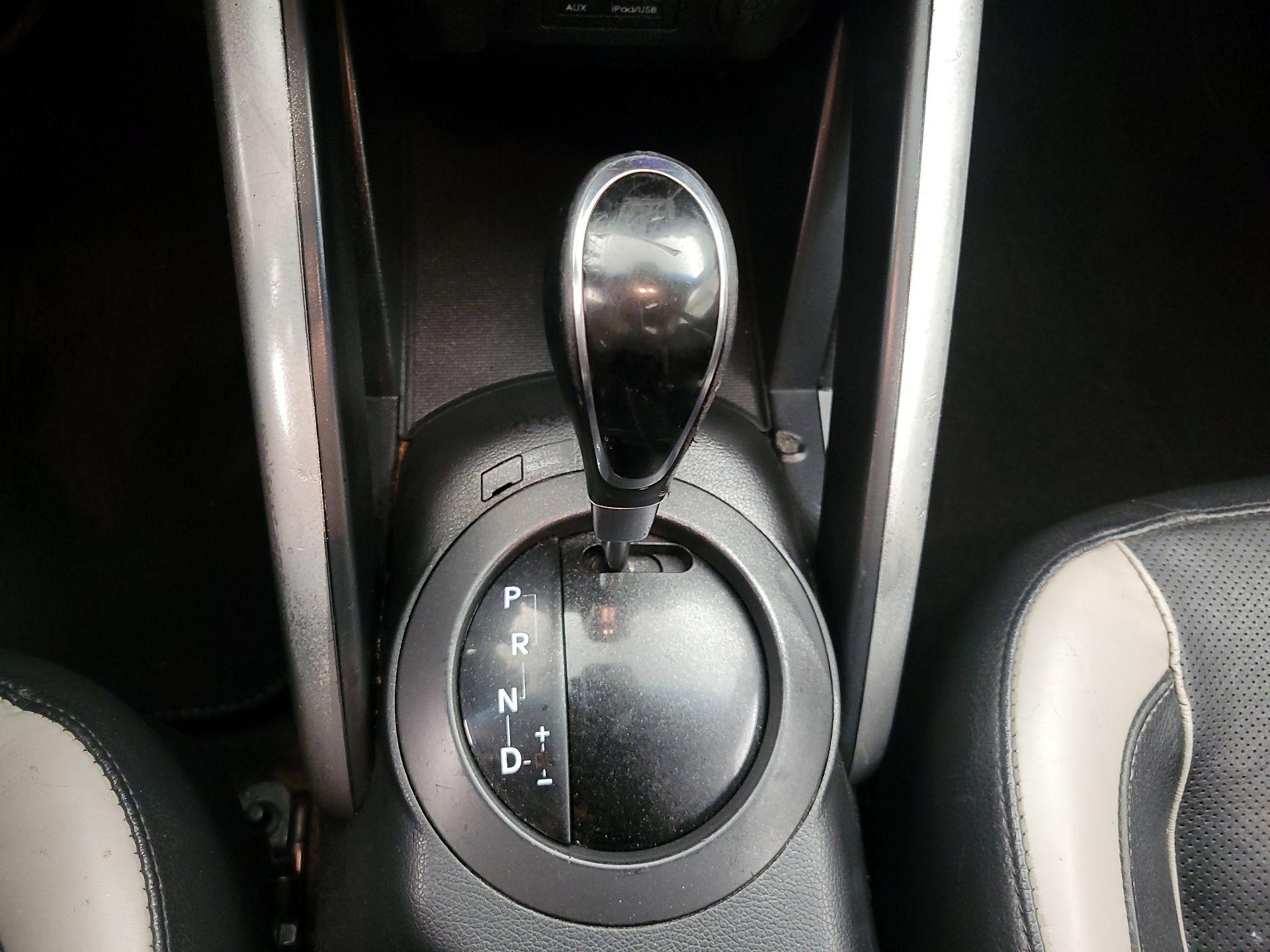 Thumbnail: 2014 Hyundai Veloster - 17