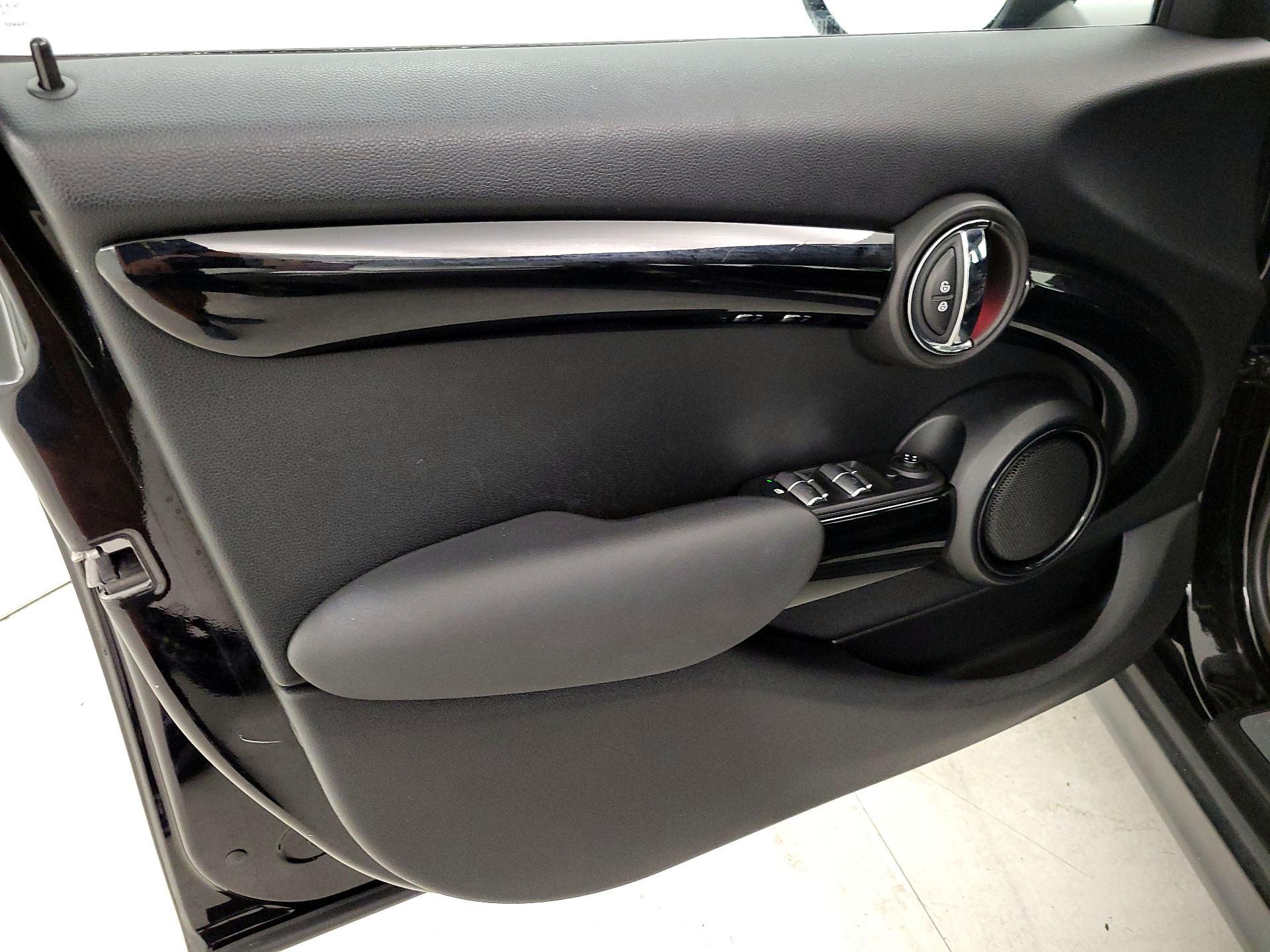 Thumbnail: 2016 MINI Cooper Hardtop - 12