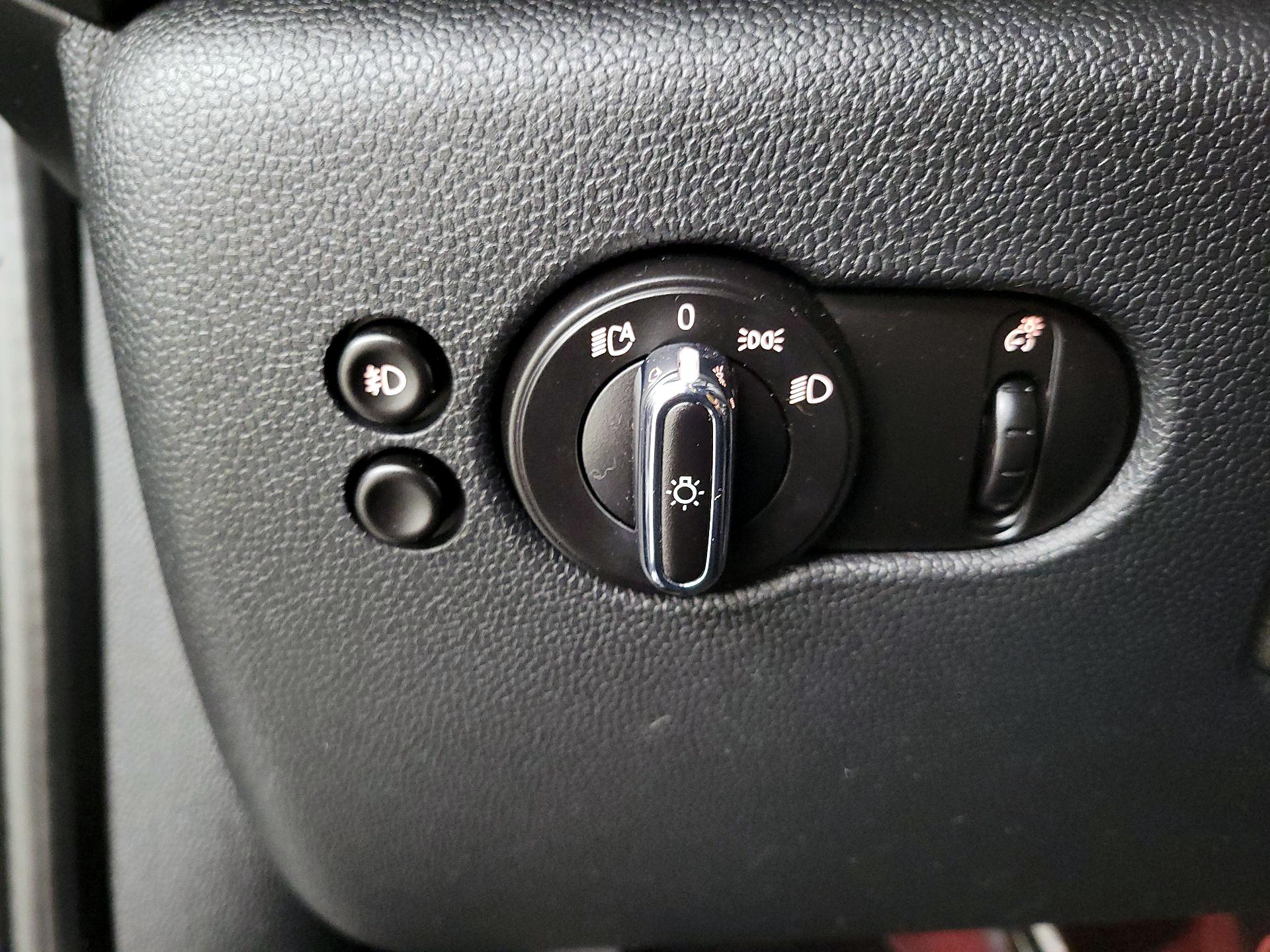 Thumbnail: 2016 MINI Cooper Hardtop - 13