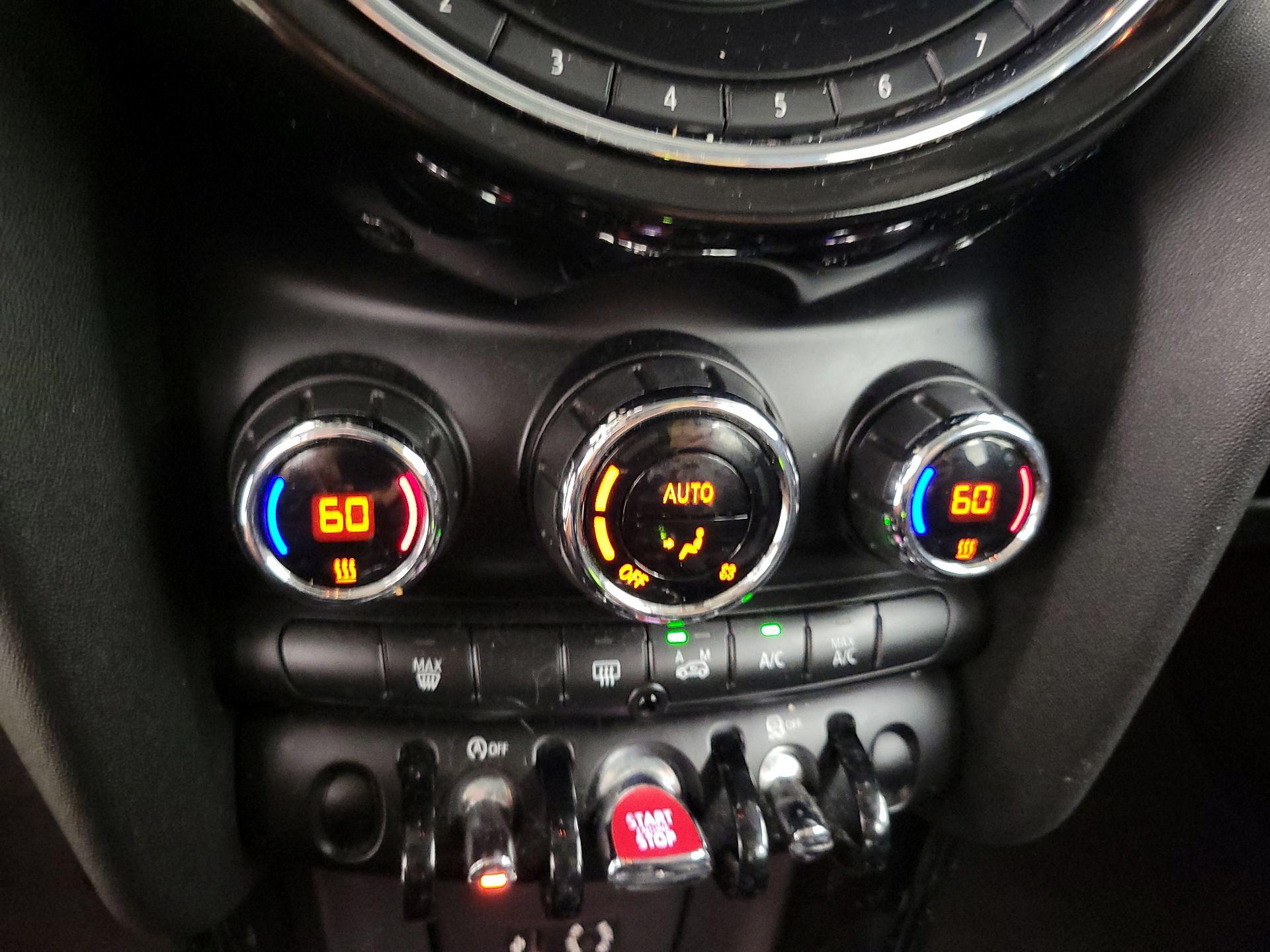 Thumbnail: 2016 MINI Cooper Hardtop - 15