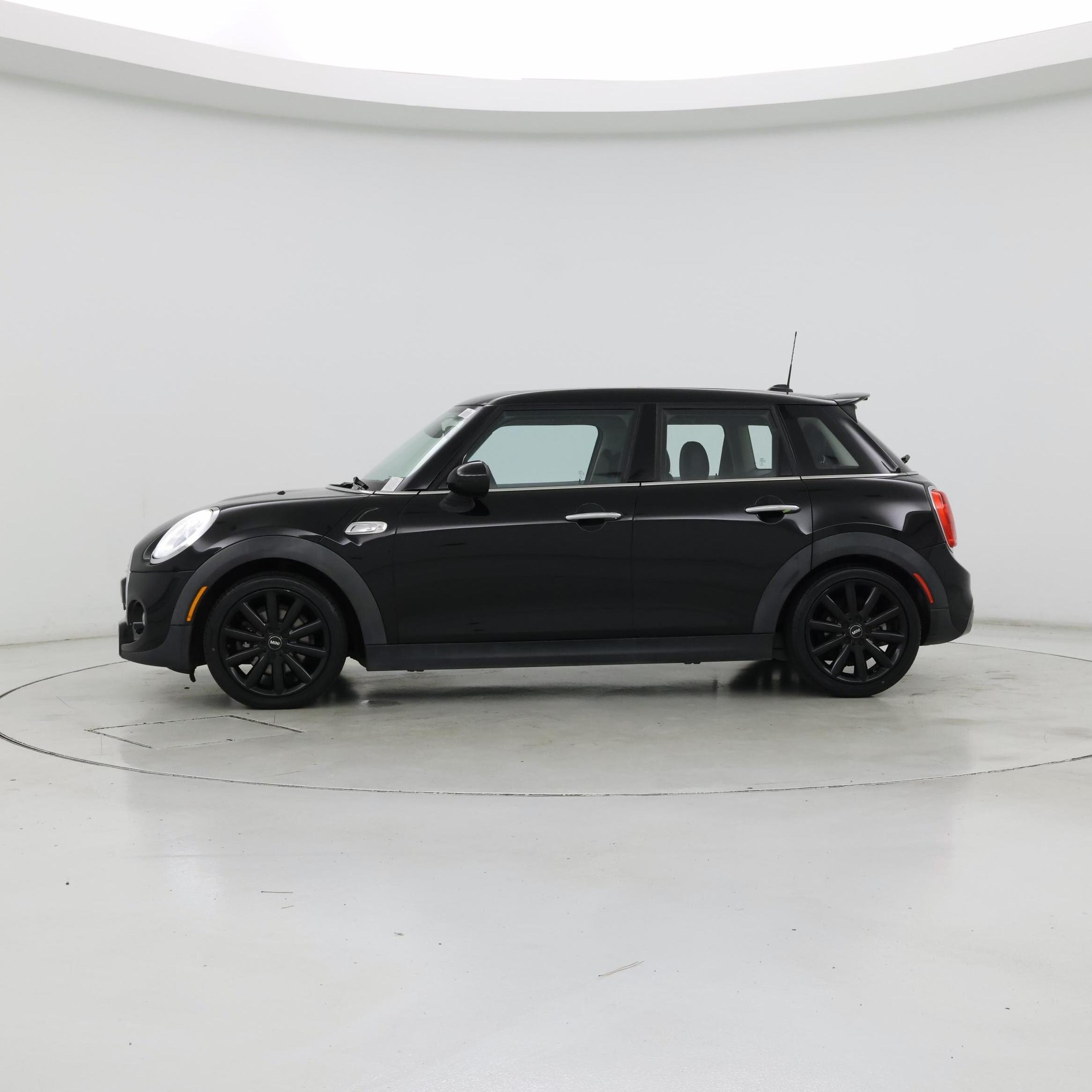 Thumbnail: 2016 MINI Cooper Hardtop - 3
