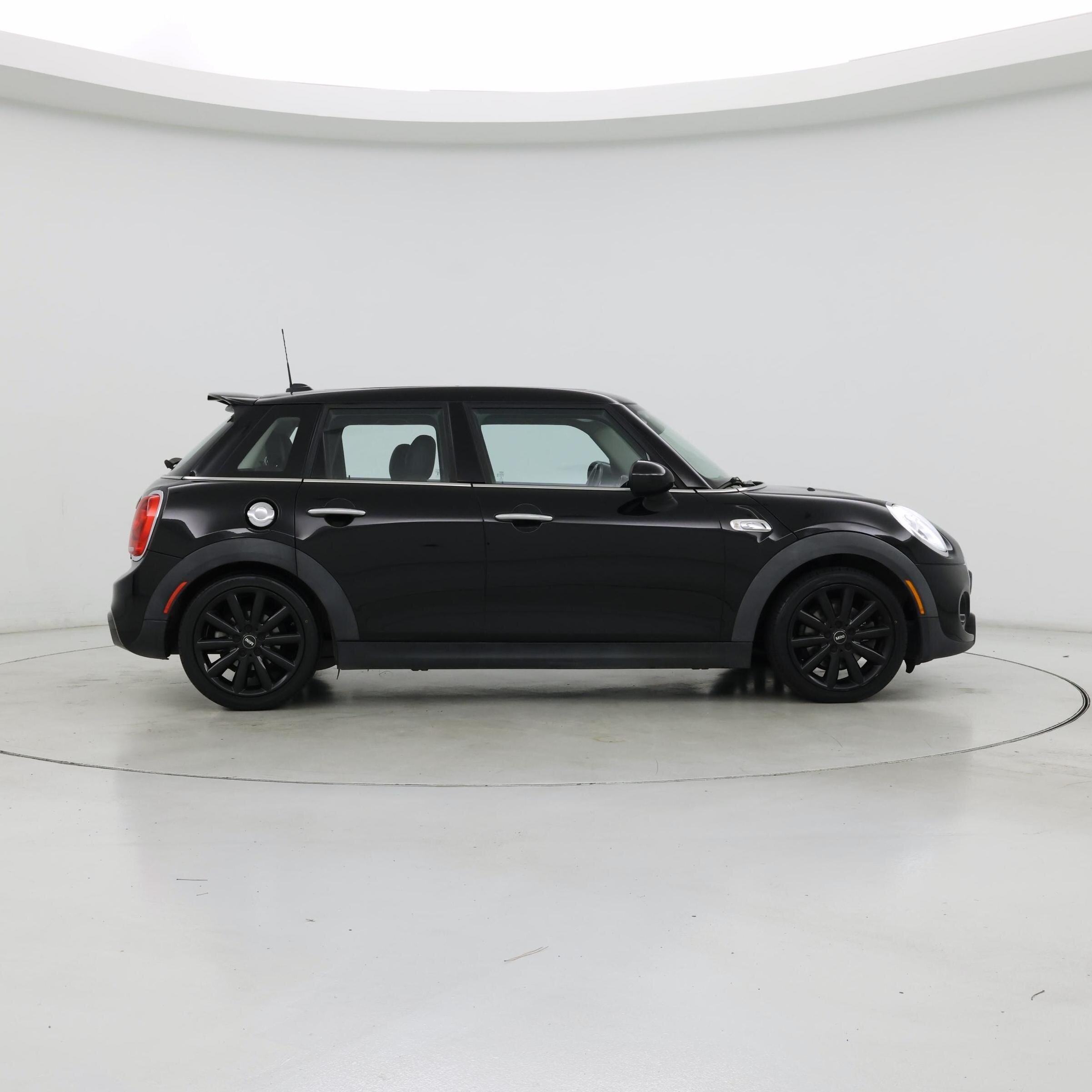 Thumbnail: 2016 MINI Cooper Hardtop - 7