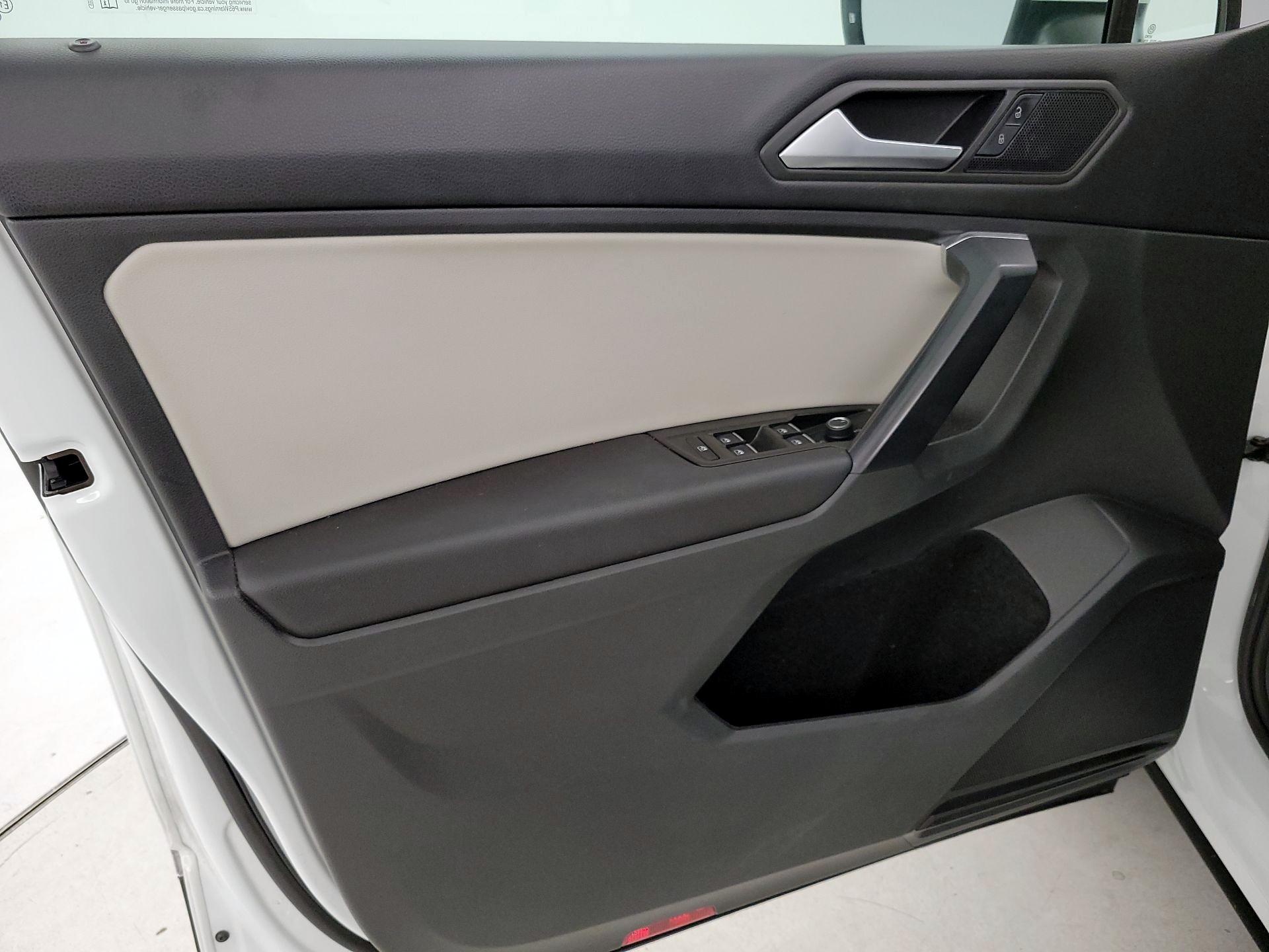 Thumbnail: 2021 Volkswagen Tiguan - 12