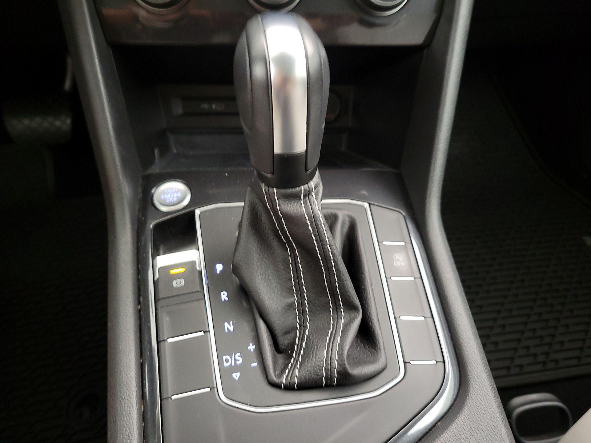 Thumbnail: 2021 Volkswagen Tiguan - 17