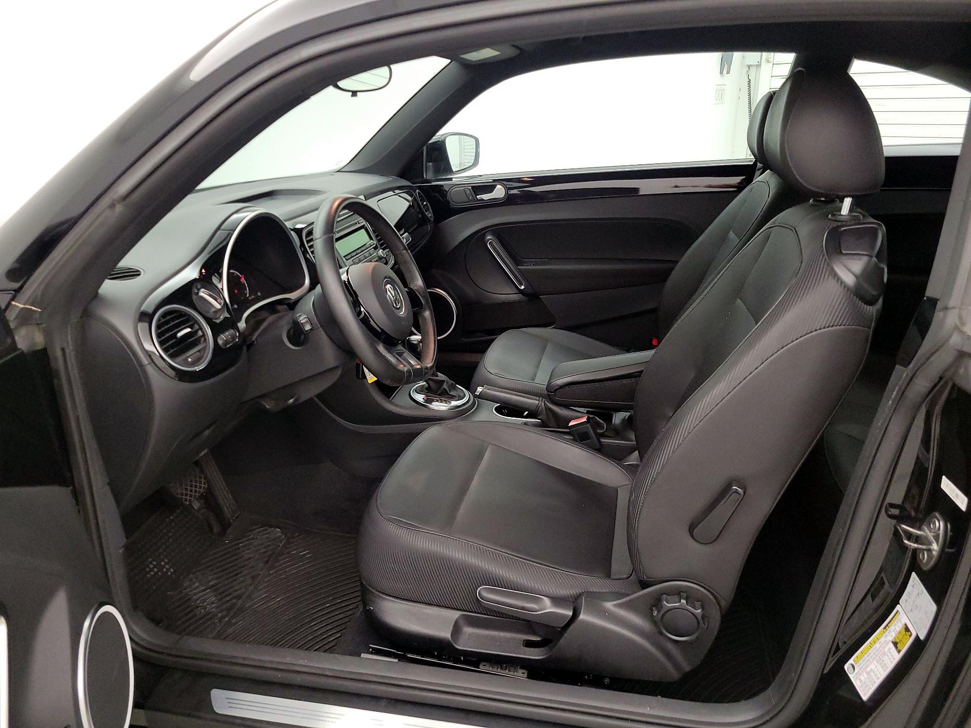 Thumbnail: 2013 Volkswagen Beetle - 11