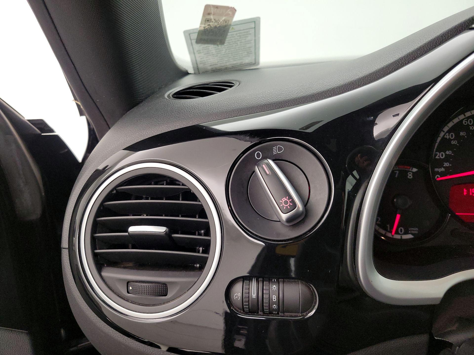 Thumbnail: 2013 Volkswagen Beetle - 13