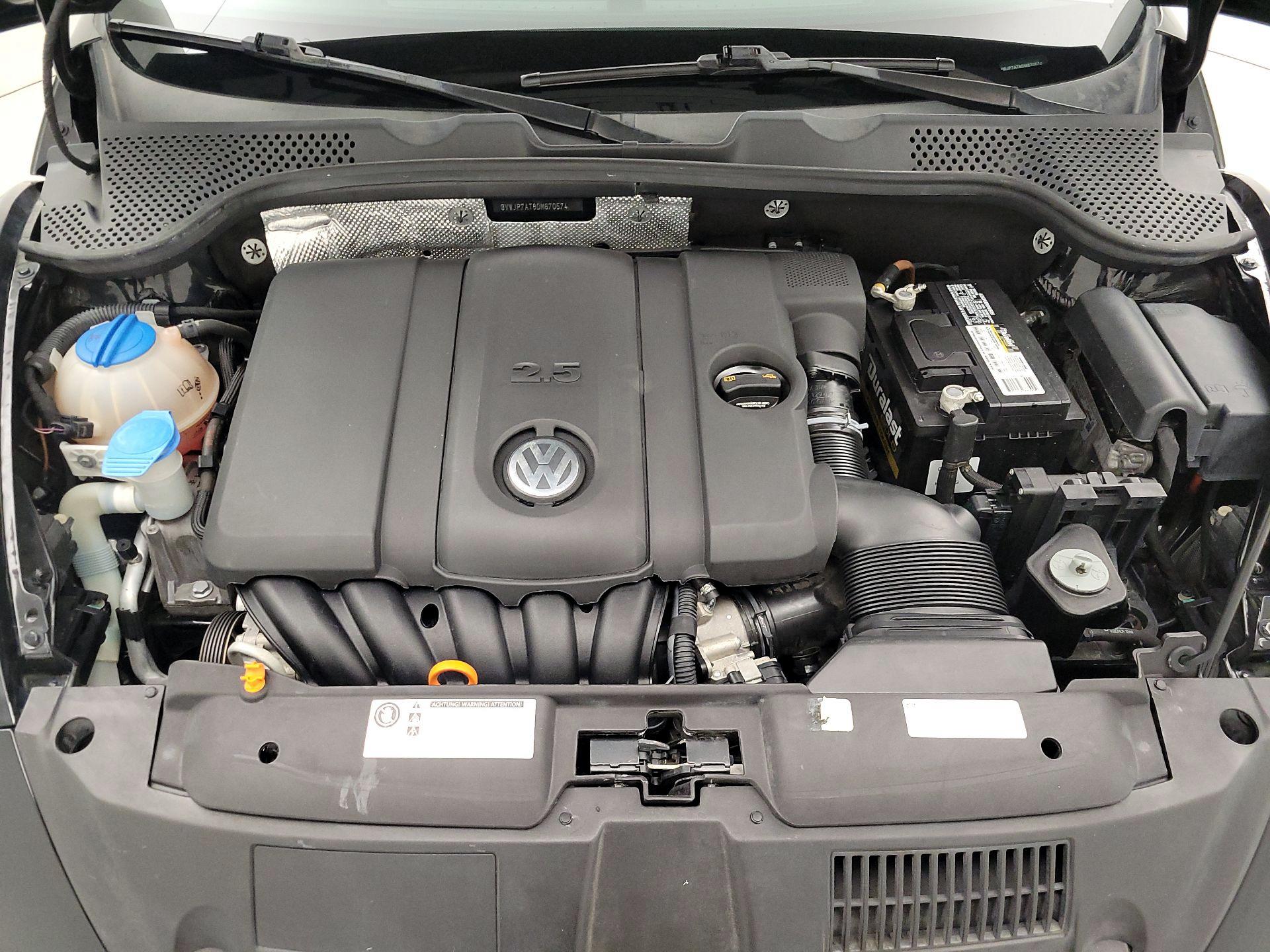 Thumbnail: 2013 Volkswagen Beetle - 20