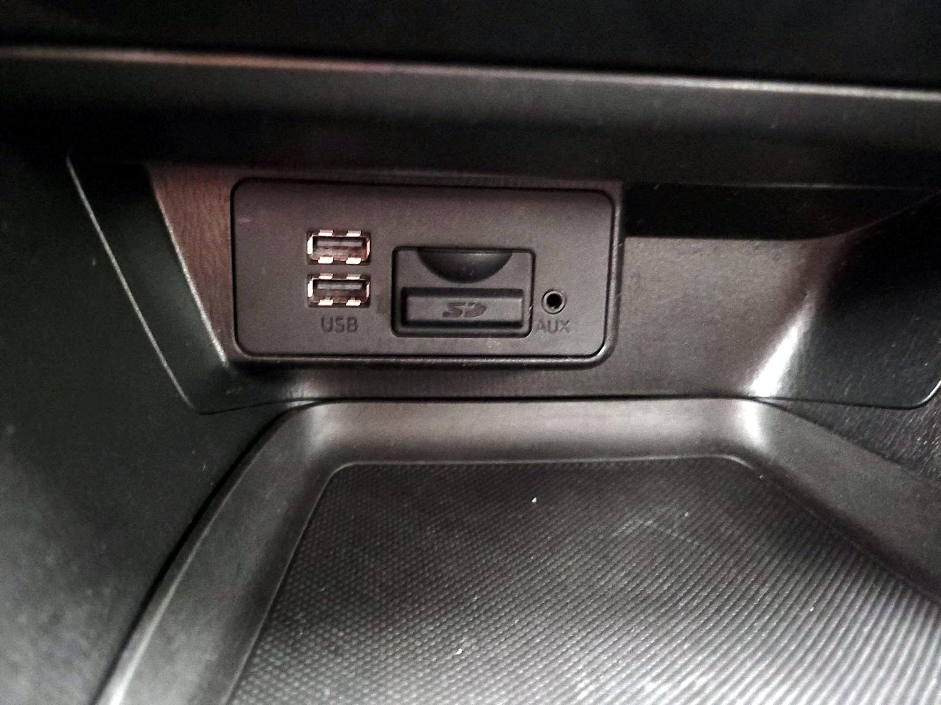 Thumbnail: 2016 Mazda Mazda3 - 18