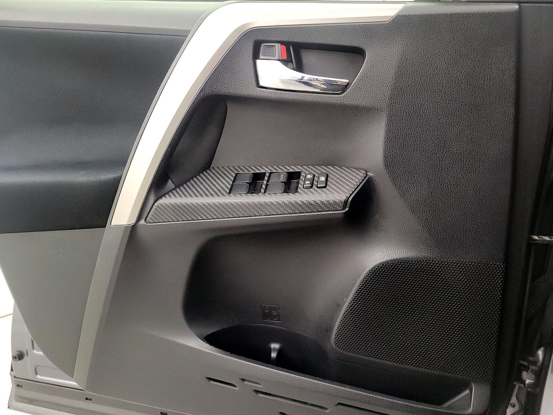 Thumbnail: 2015 Toyota RAV4 - 12