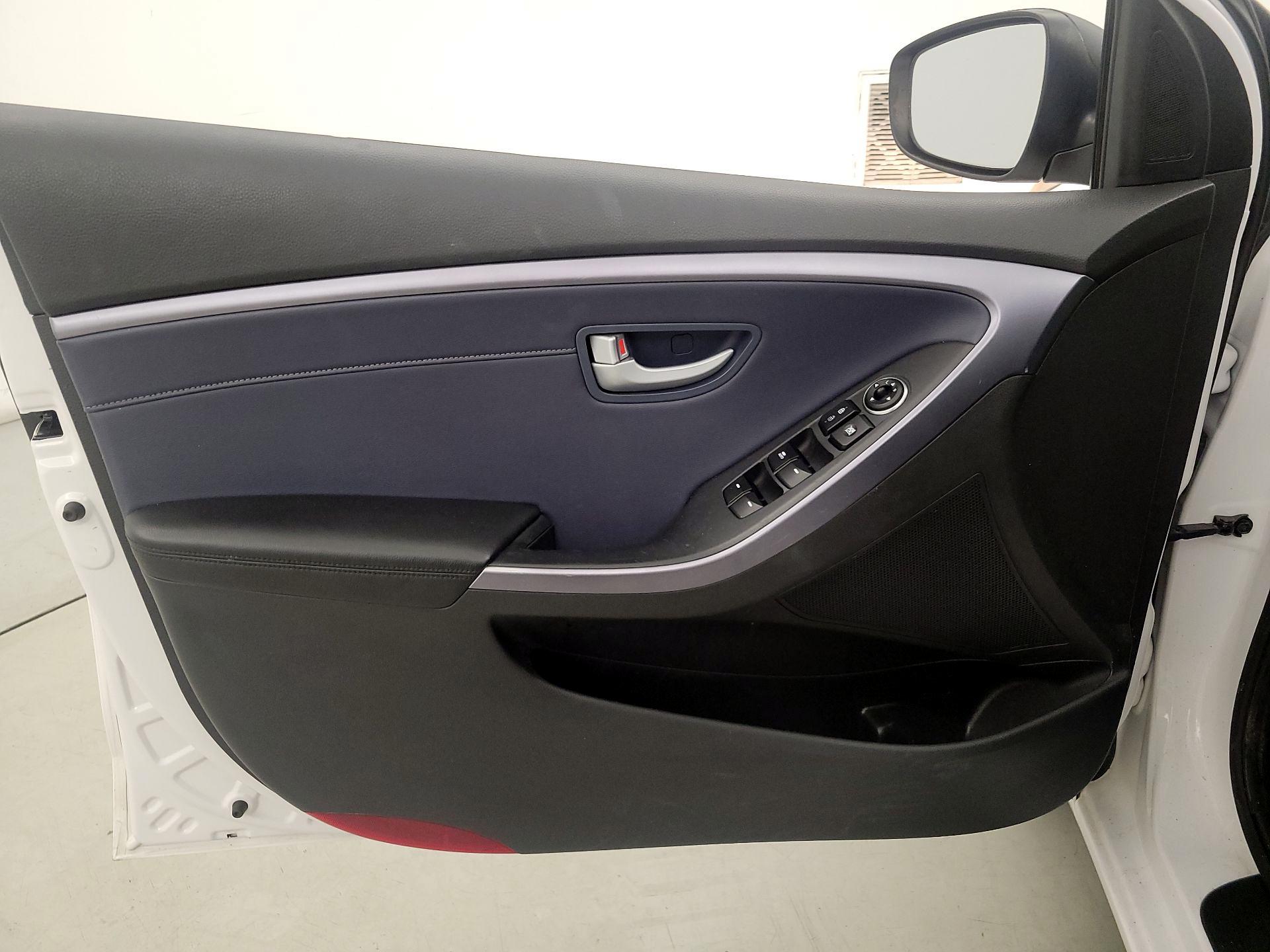 Thumbnail: 2013 Hyundai Elantra - 12