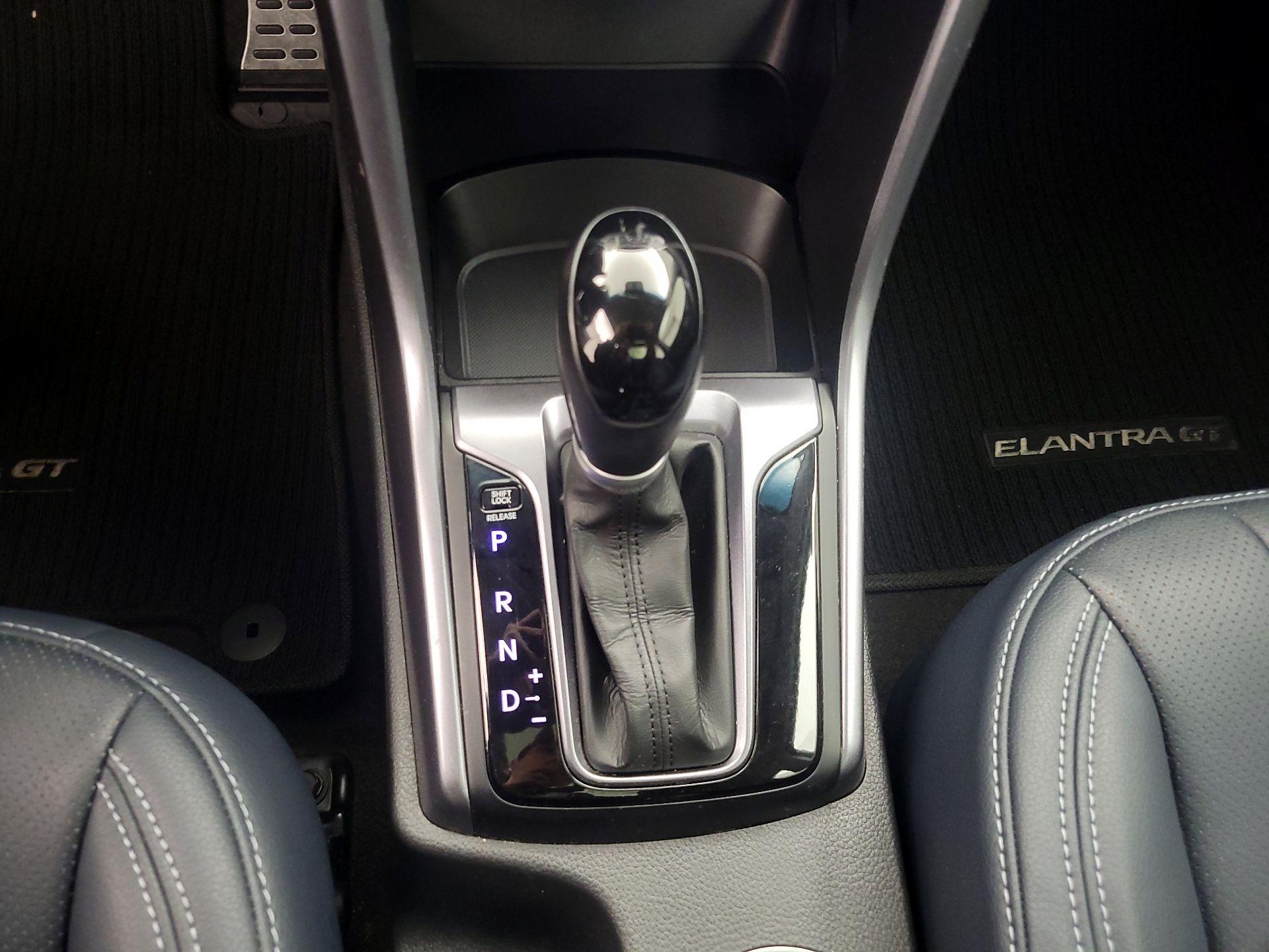 Thumbnail: 2013 Hyundai Elantra - 18