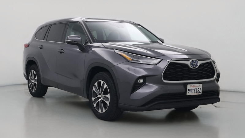2022 Toyota Highlander XLE Hero Image