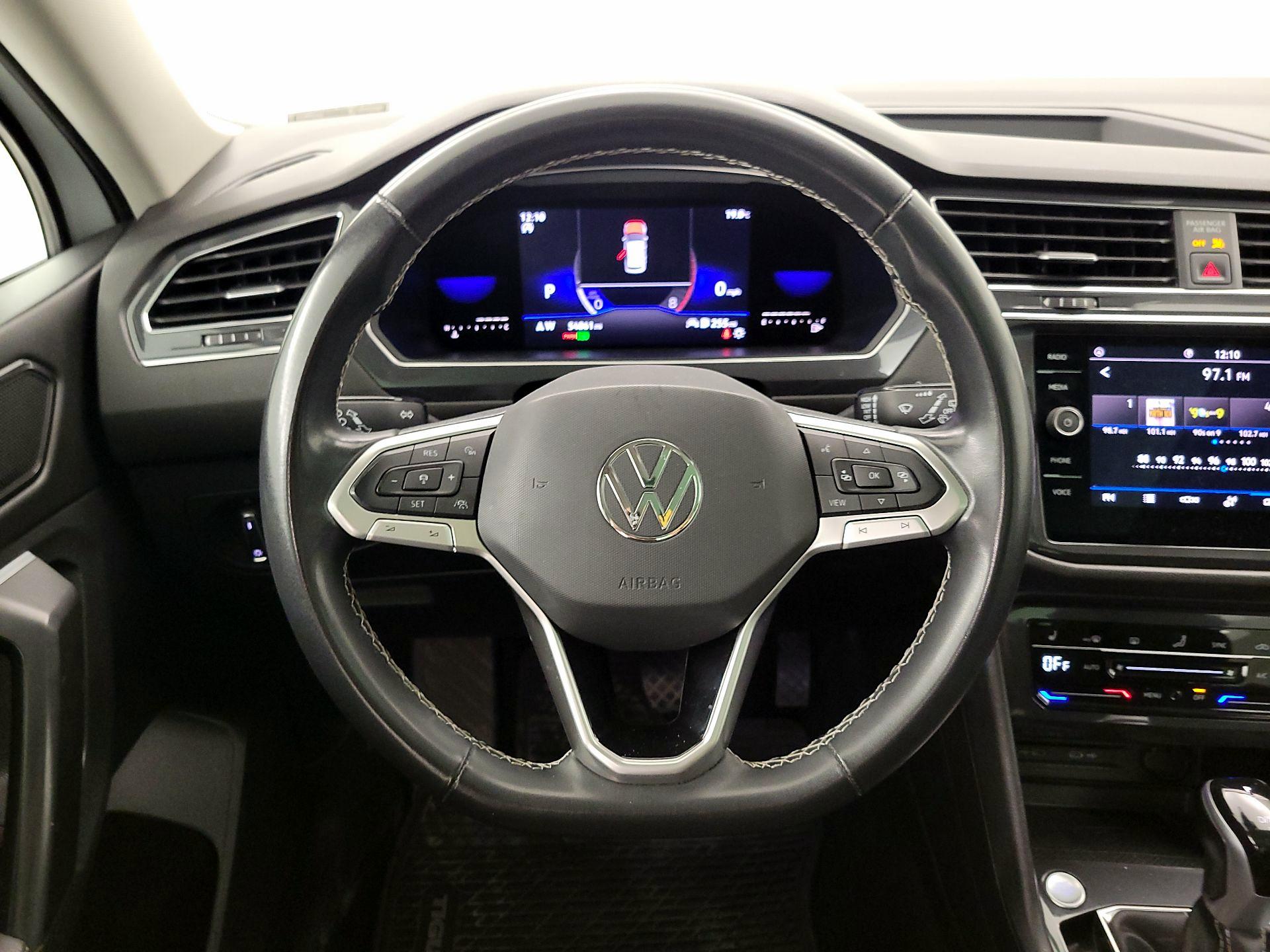 Thumbnail: 2022 Volkswagen Tiguan - 10