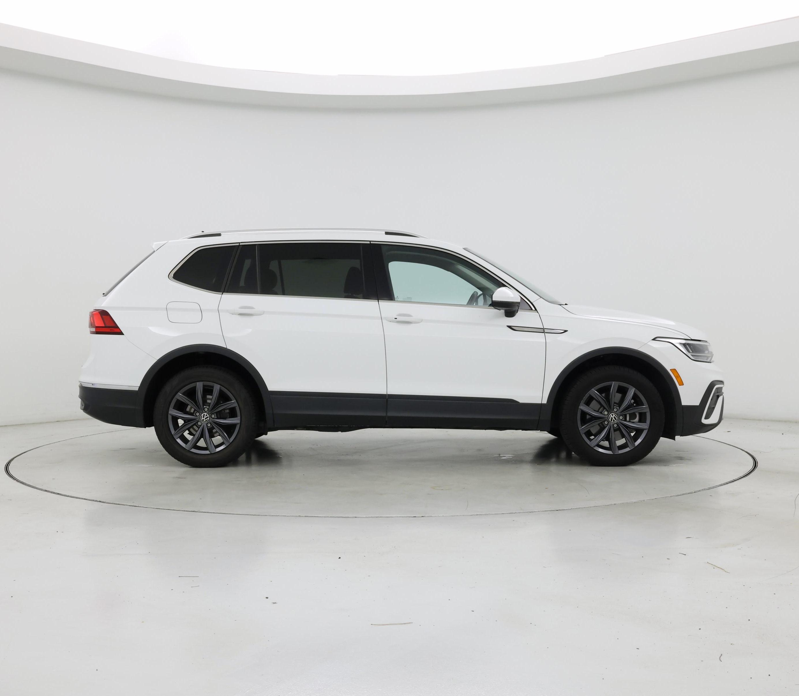 Thumbnail: 2022 Volkswagen Tiguan - 7