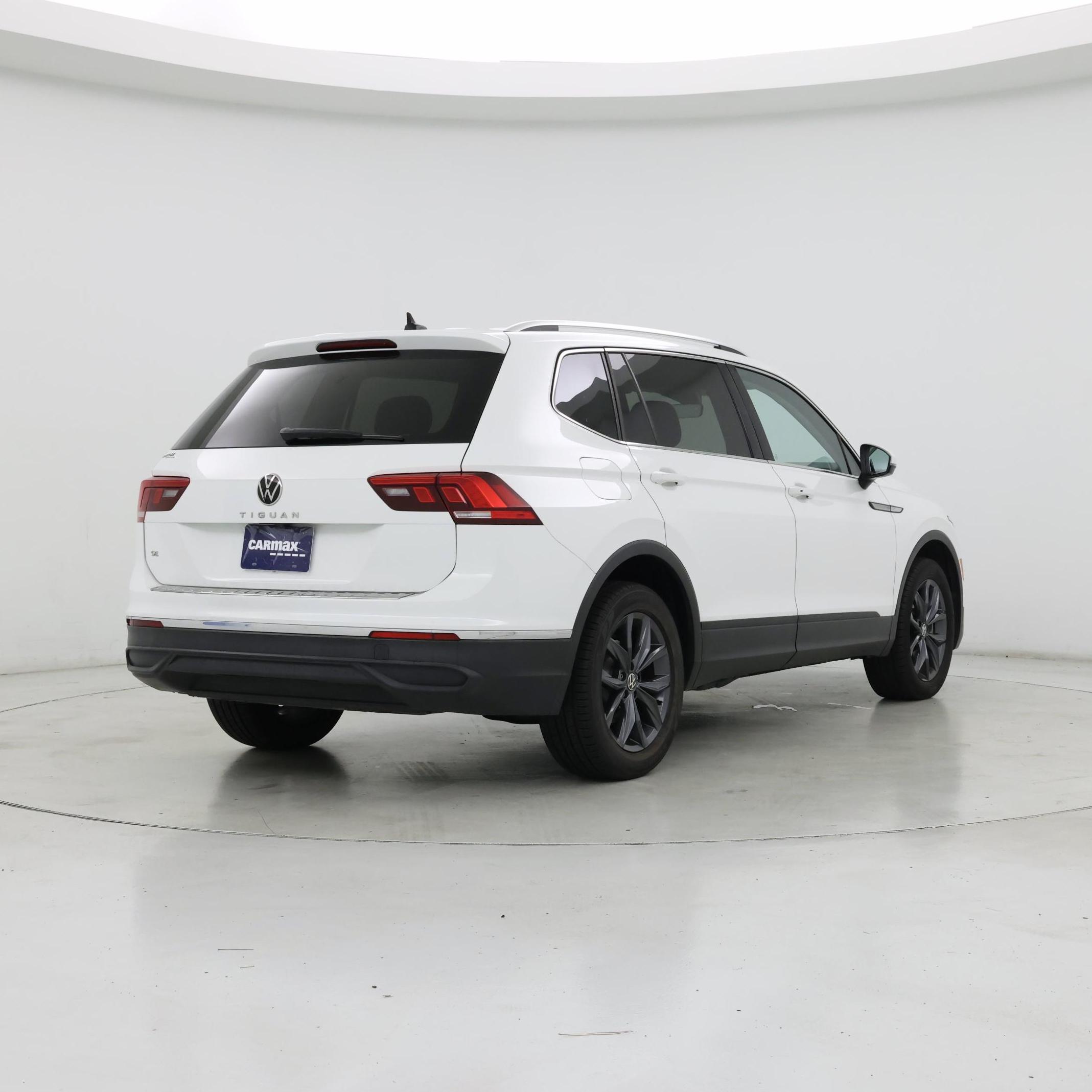 Thumbnail: 2022 Volkswagen Tiguan - 8
