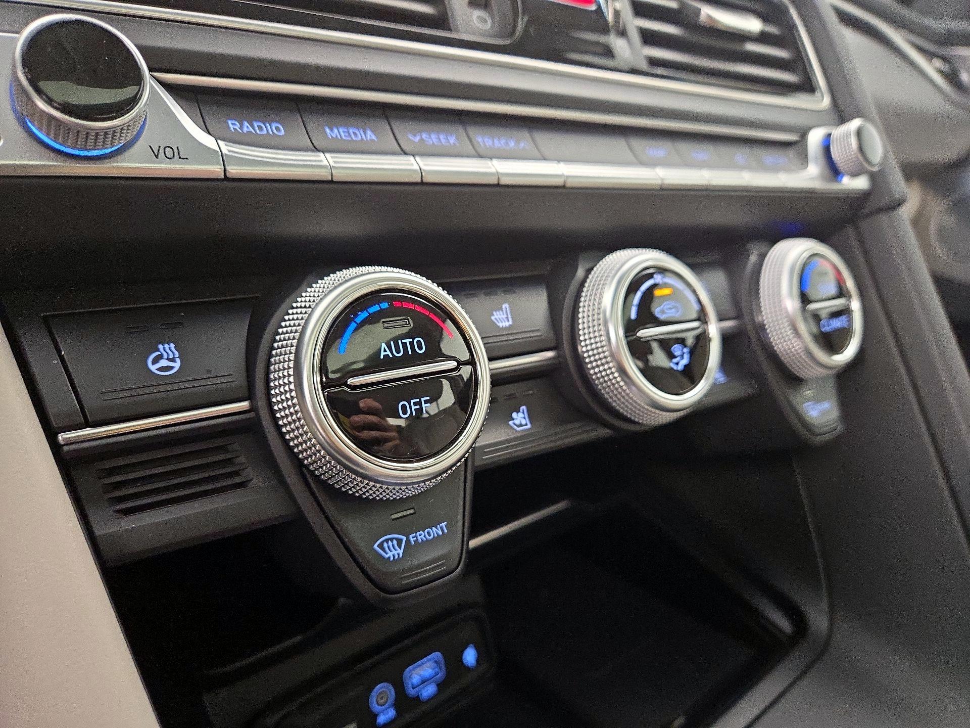 Thumbnail: 2021 Genesis G70 - 17