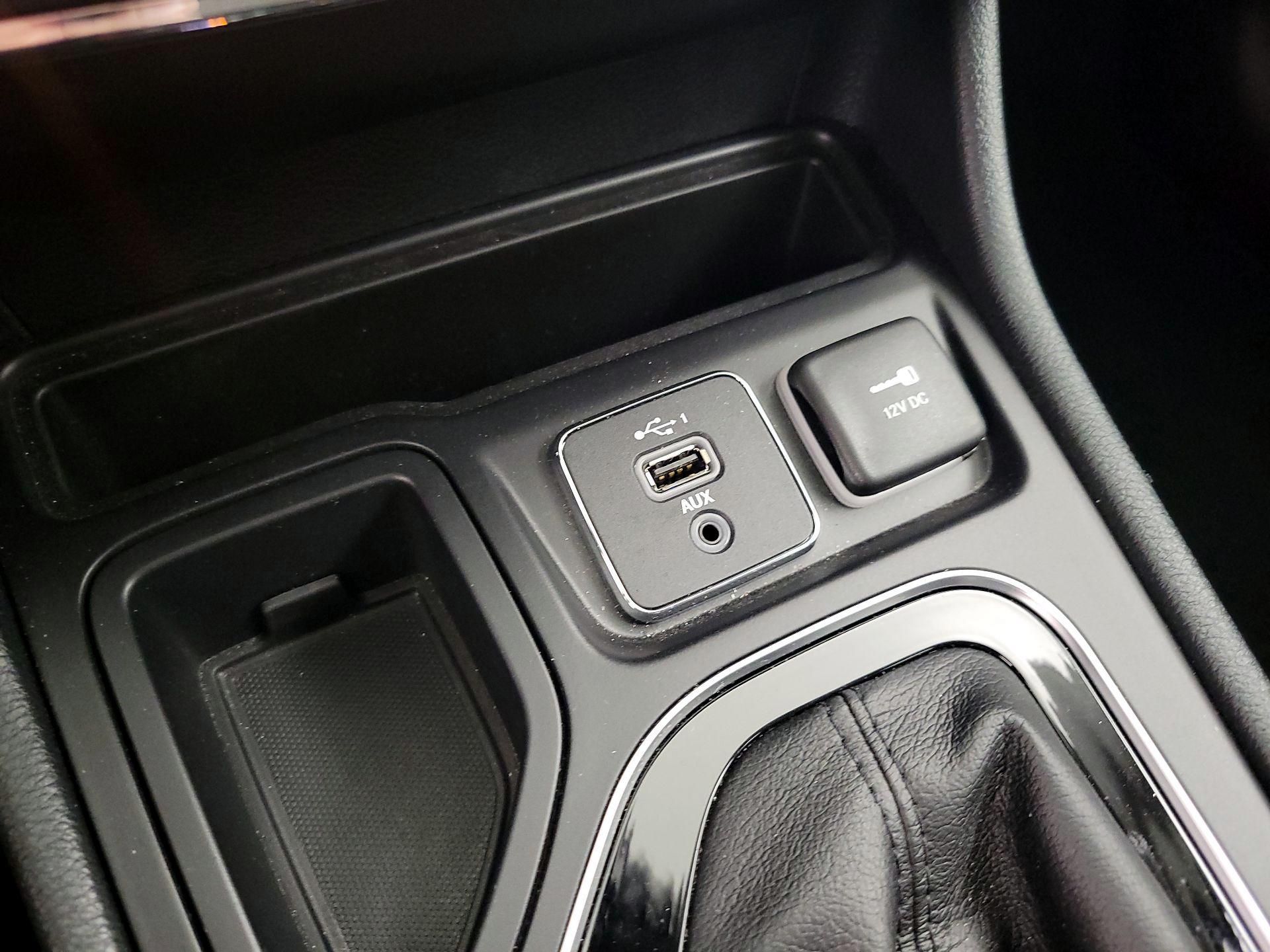Thumbnail: 2019 Jeep Cherokee - 18