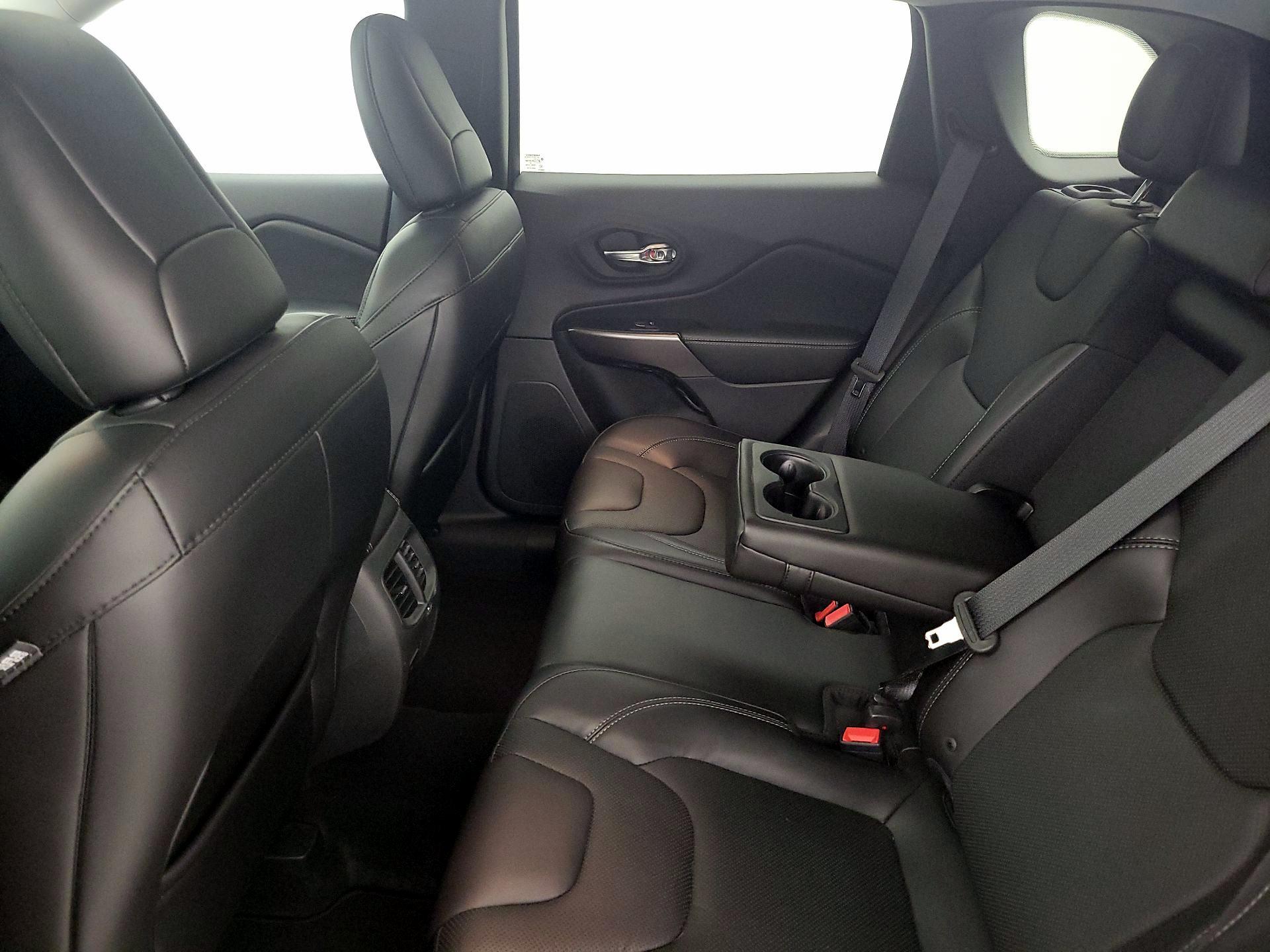 Thumbnail: 2019 Jeep Cherokee - 20