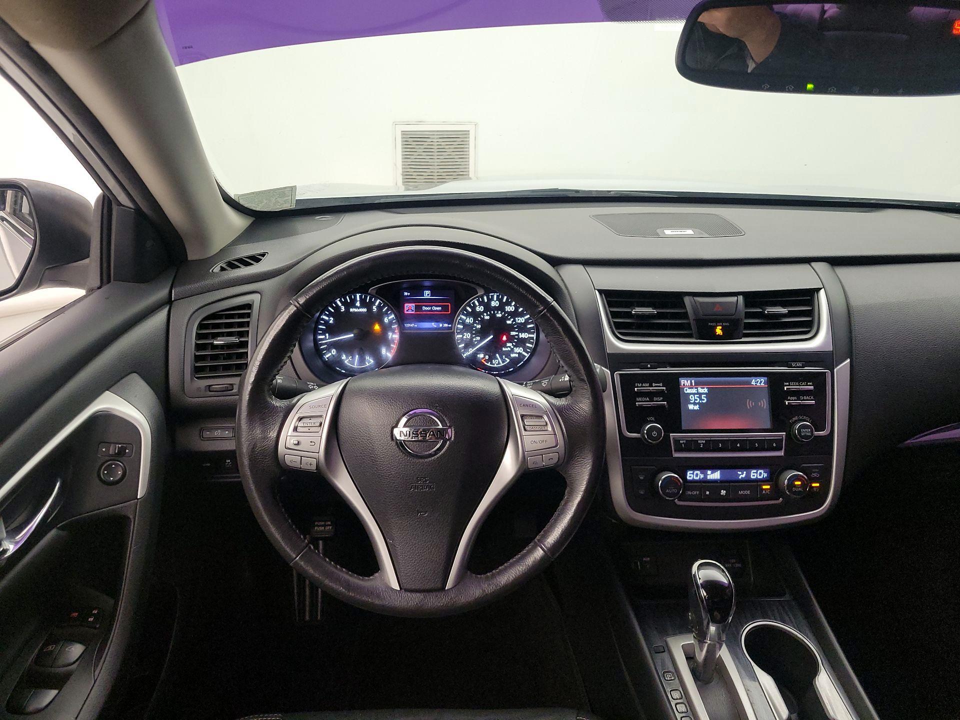 Thumbnail: 2016 Nissan Altima - 10