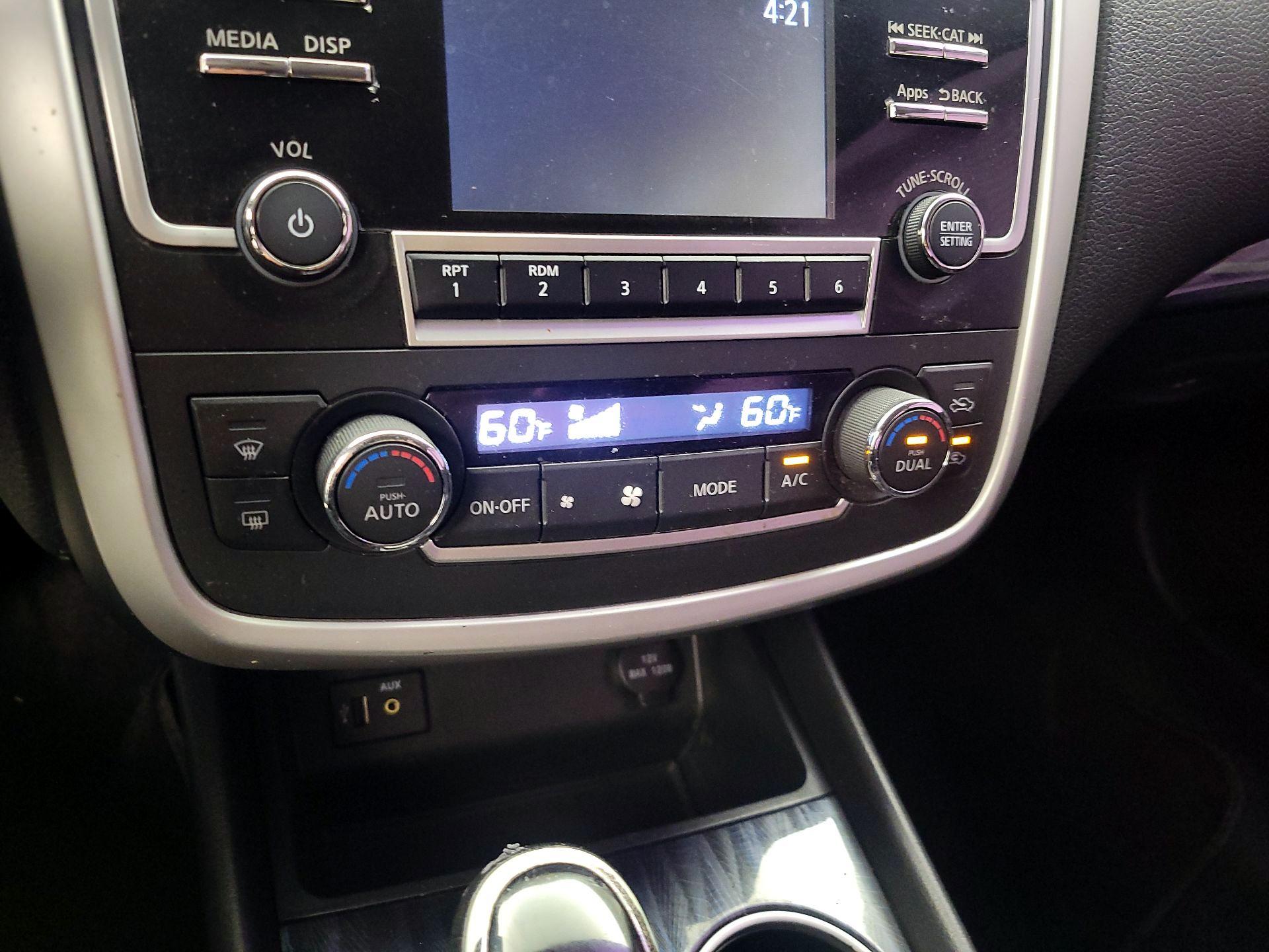 Thumbnail: 2016 Nissan Altima - 15