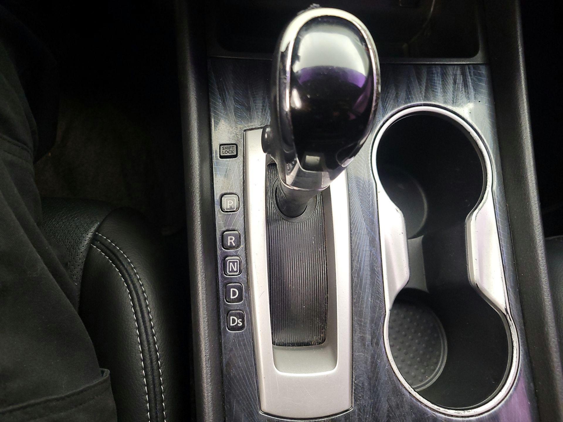 Thumbnail: 2016 Nissan Altima - 16