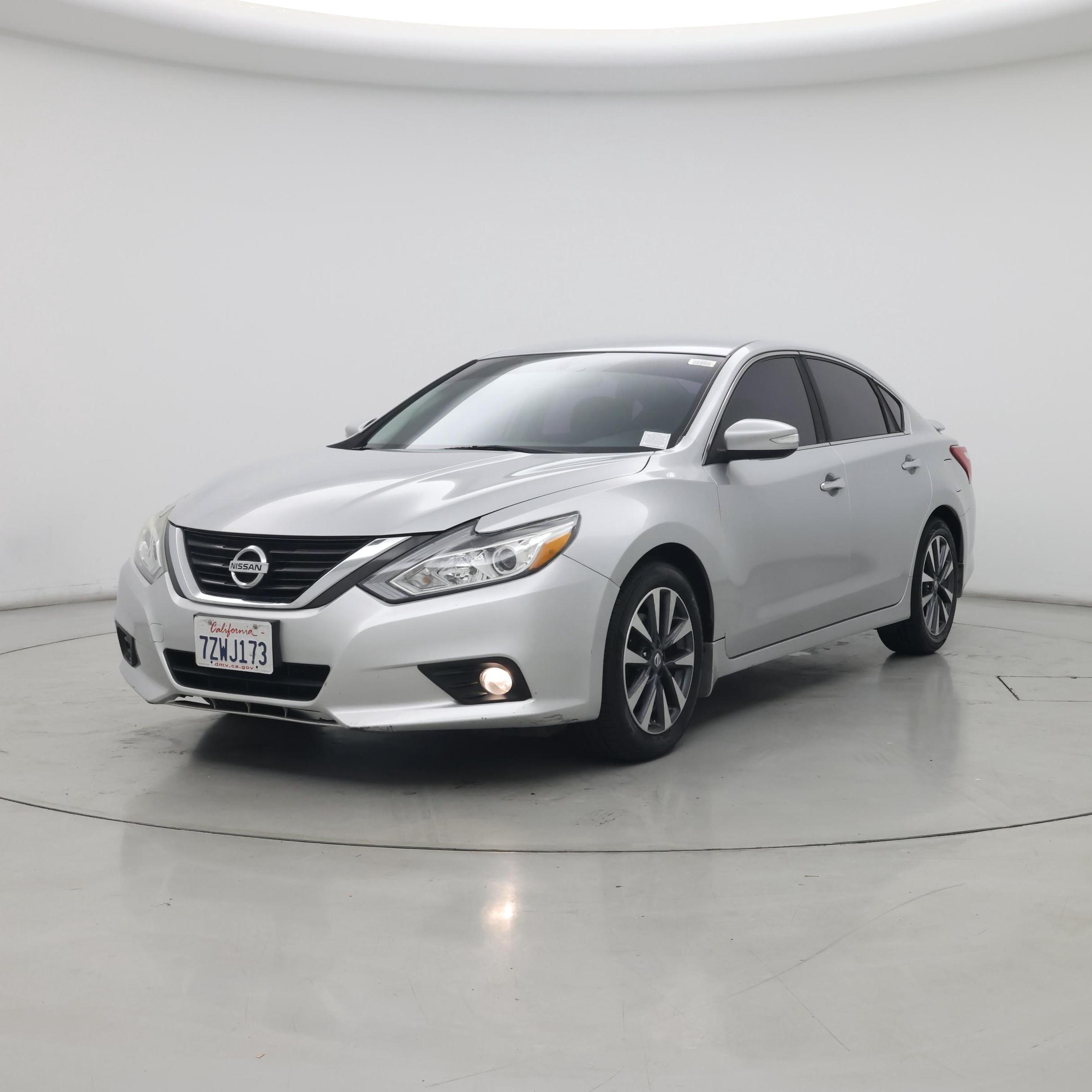 Thumbnail: 2016 Nissan Altima - 4