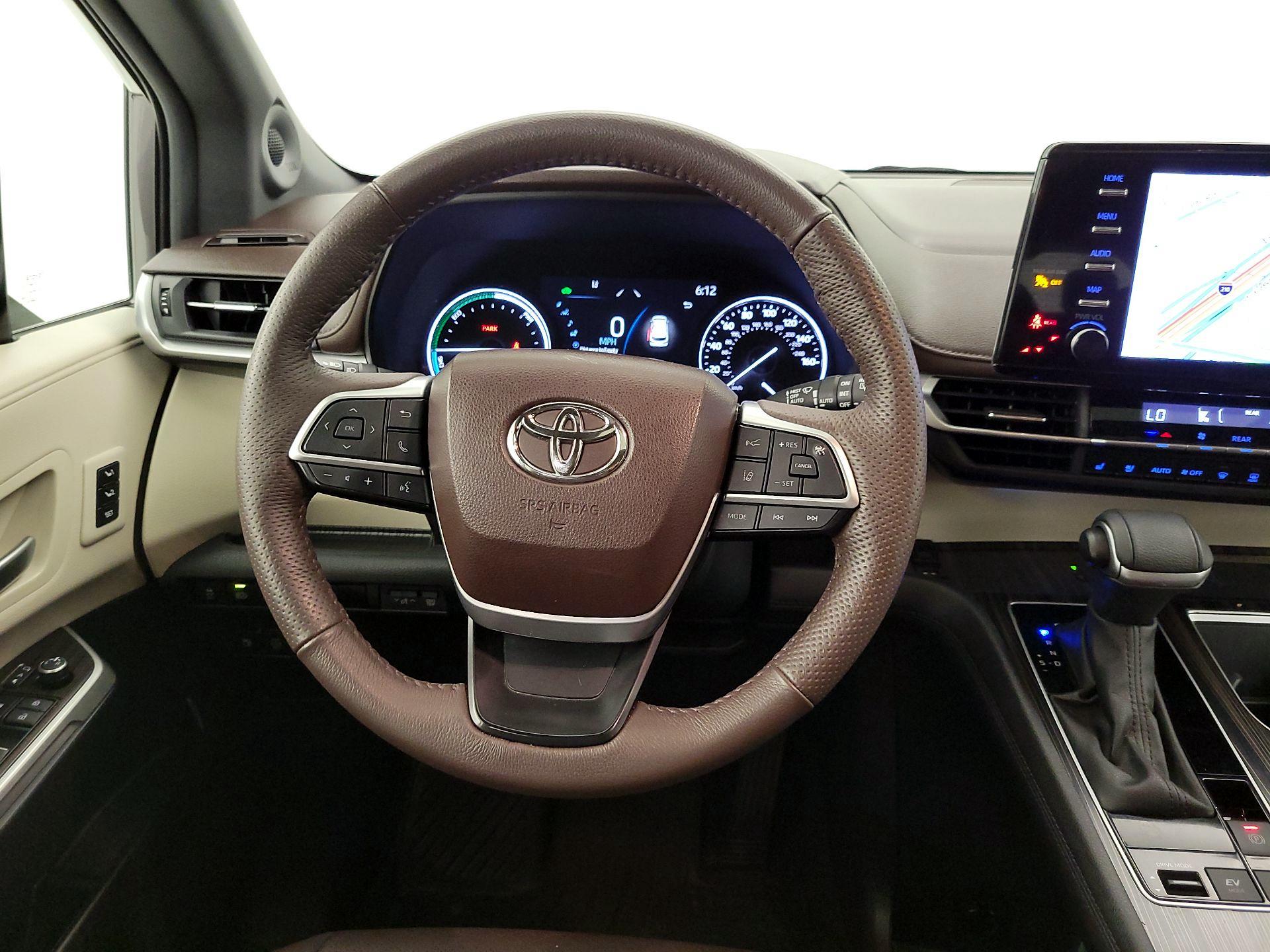Thumbnail: 2024 Toyota Sienna - 10