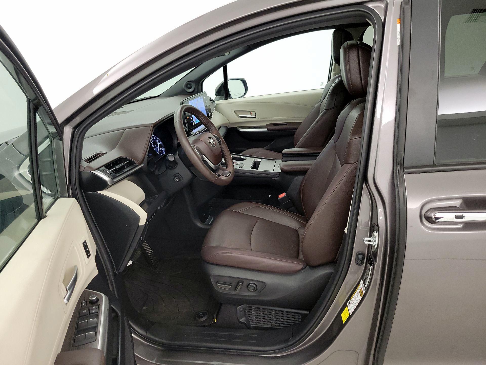 Thumbnail: 2024 Toyota Sienna - 11