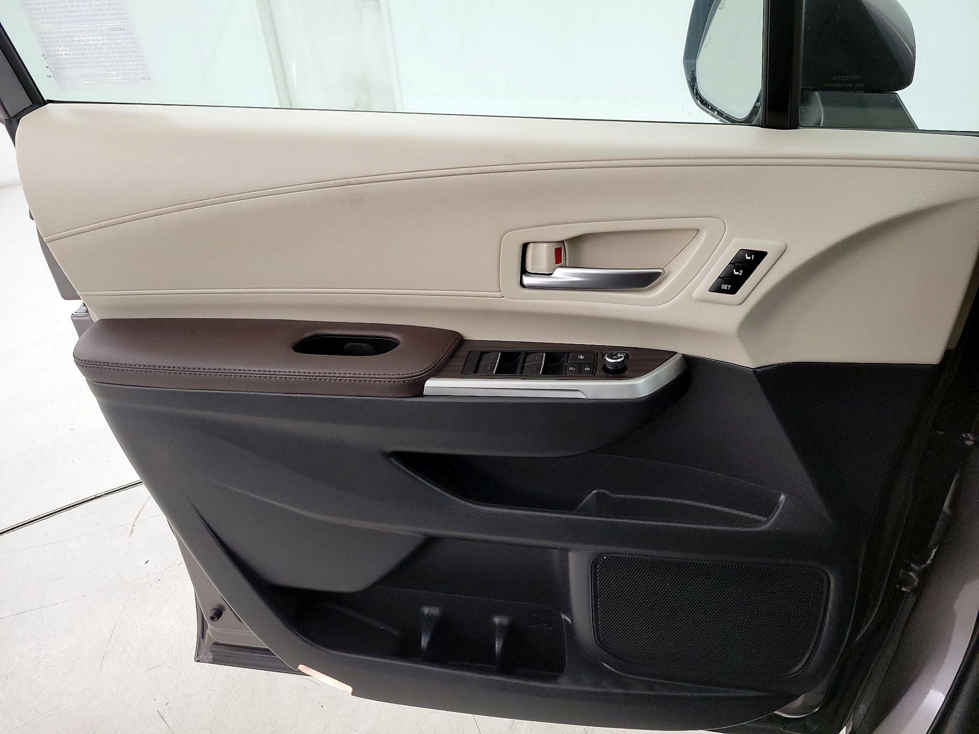 Thumbnail: 2024 Toyota Sienna - 12