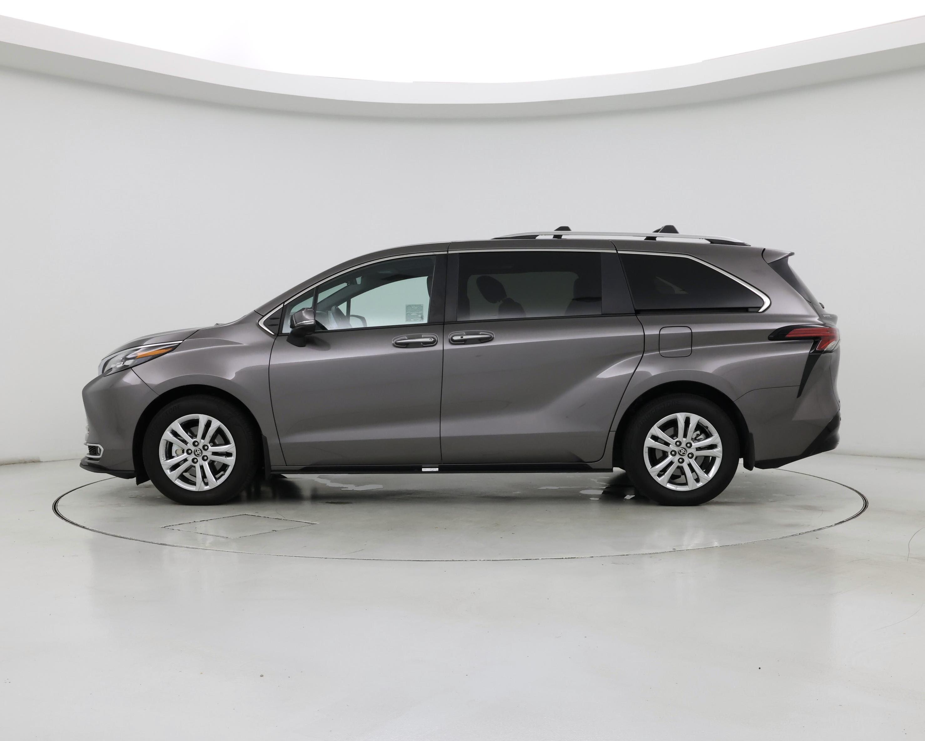 Thumbnail: 2024 Toyota Sienna - 3