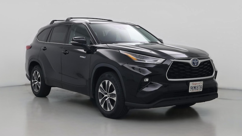 2021 Toyota Highlander XLE Hero Image