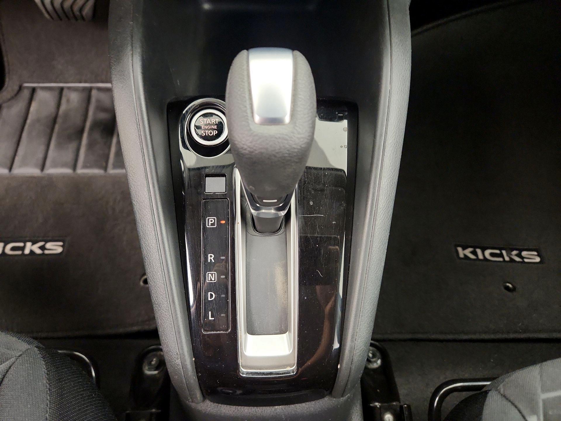 Thumbnail: 2021 Nissan Kicks - 17