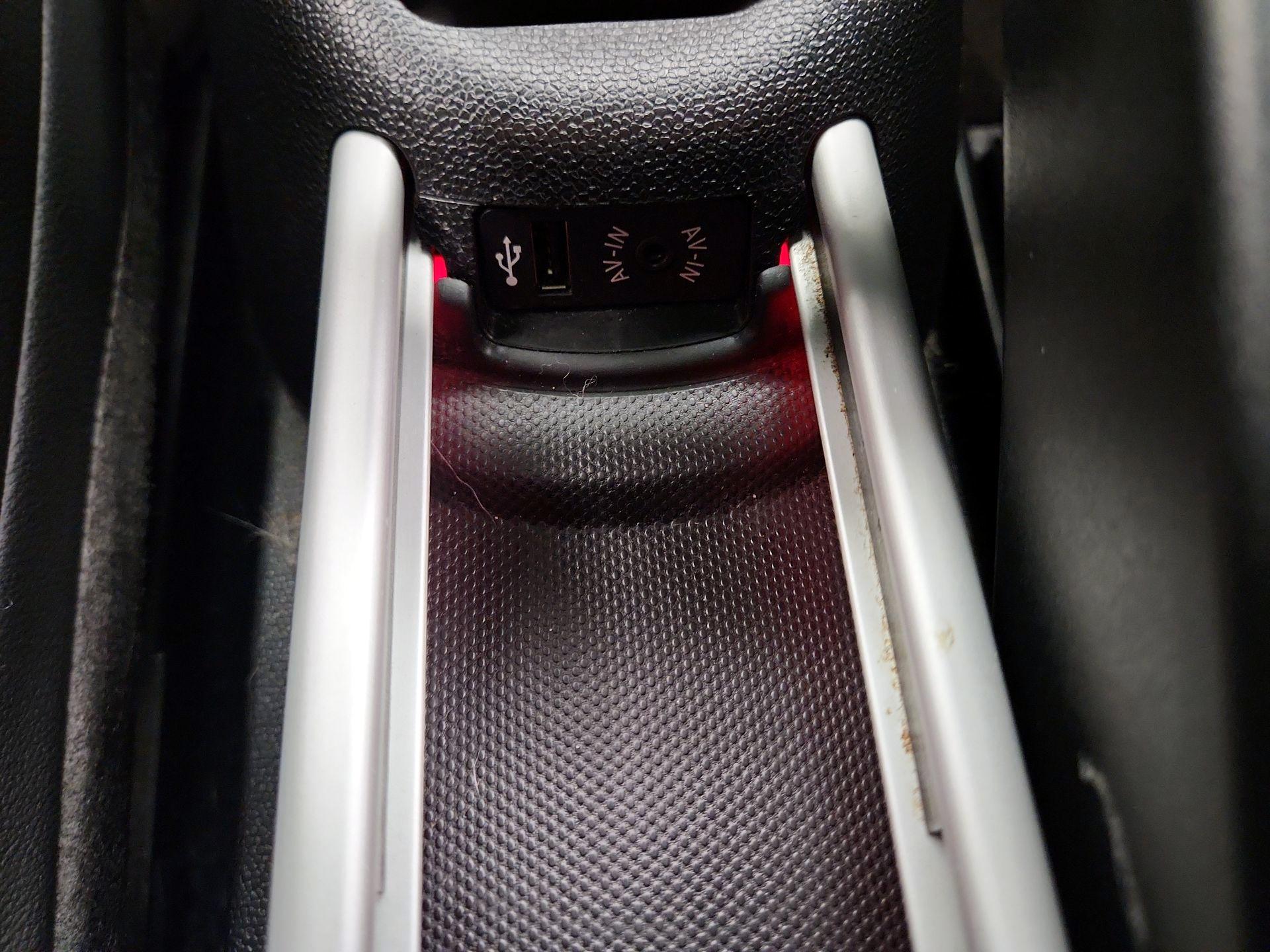 Thumbnail: 2014 MINI Cooper Countryman - 17